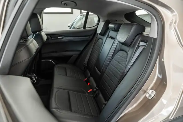 Alfa Romeo Stelvio view 14