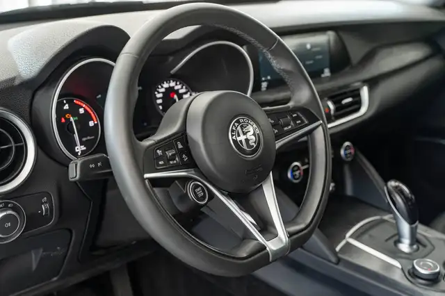 Alfa Romeo Stelvio view 9