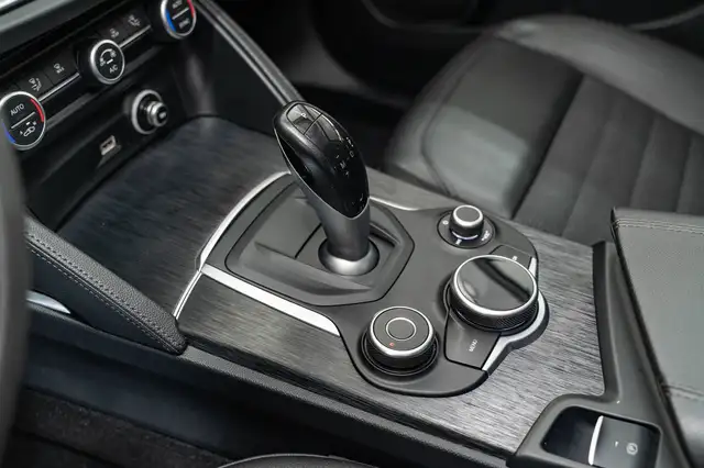 Alfa Romeo Stelvio view 12
