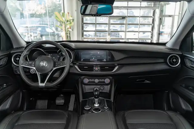 Alfa Romeo Stelvio view 10