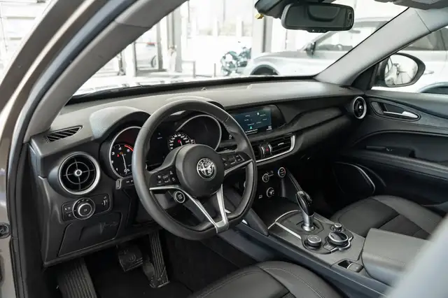 Alfa Romeo Stelvio view 8
