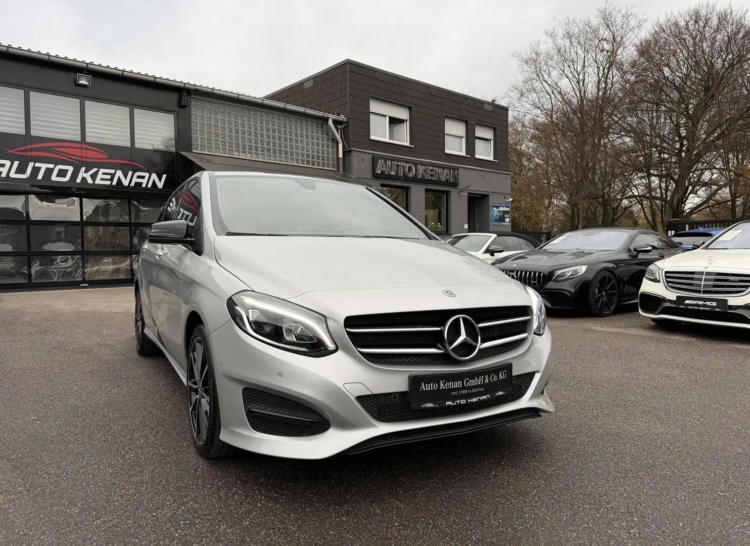 Mercedes-Benz B 180 Urban LED/Navi/Night/Leder/18/NUR30TKM/TOP Silber - 1
