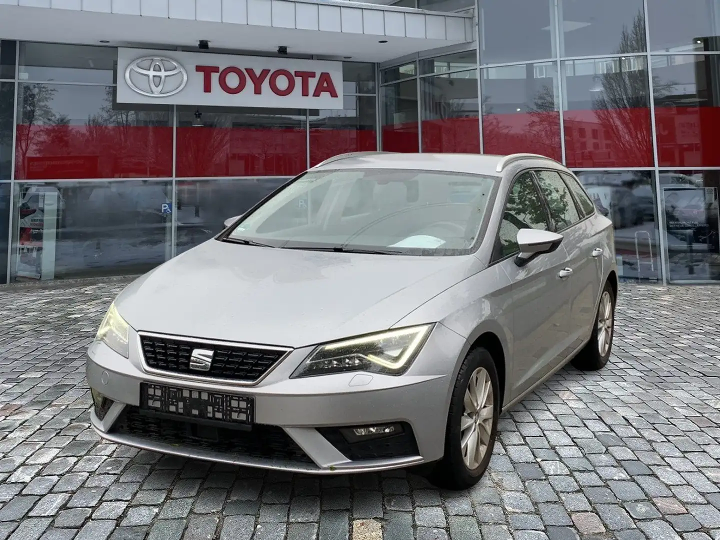 SEAT Leon 1.0 TSI ST Style LED W-Paket elSitz Navi Zilver - 1