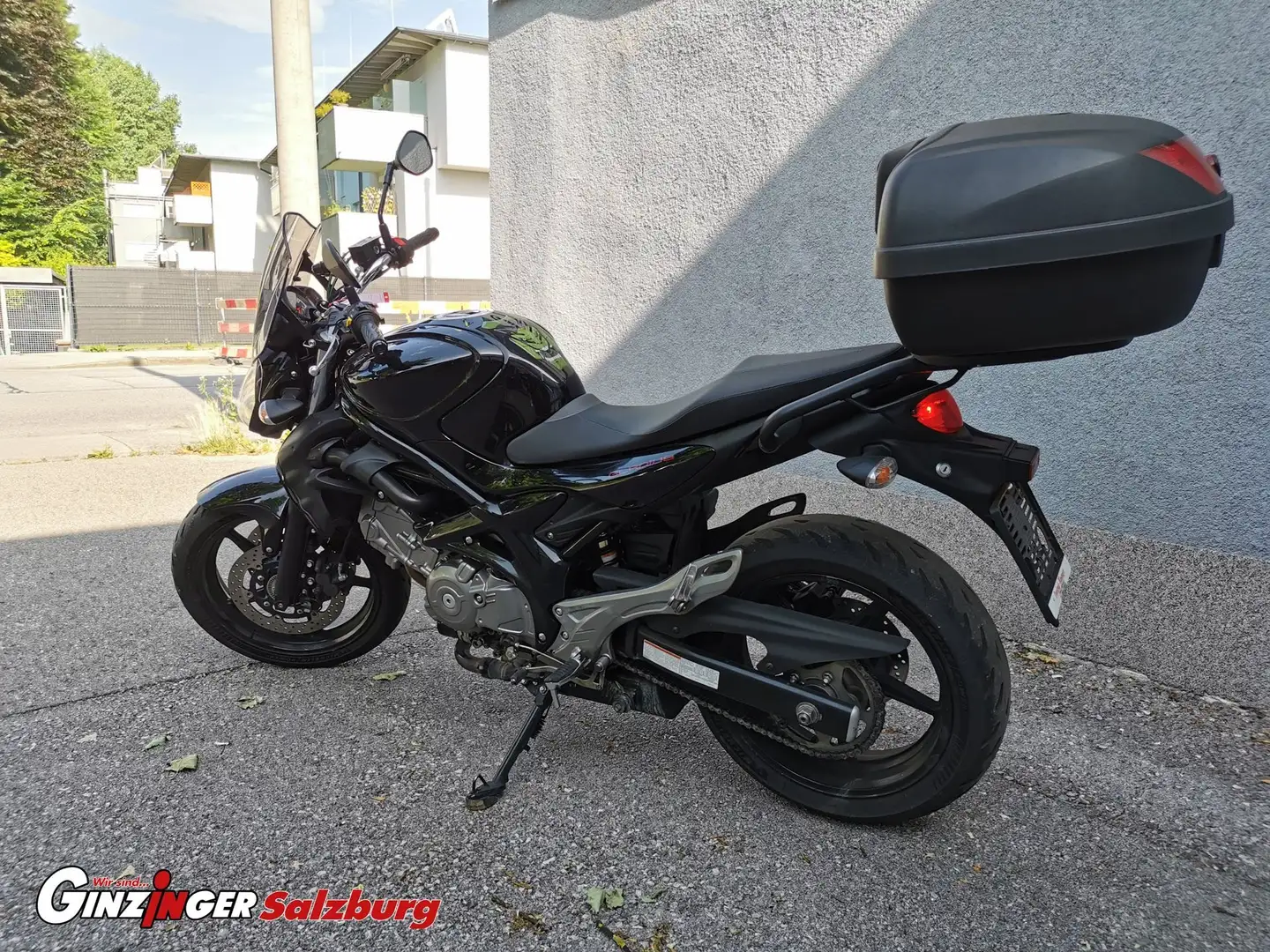 Suzuki Gladius 650 Zwart - 2