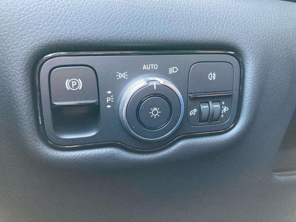 Mercedes-Benz V 220