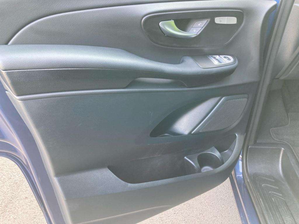 Mercedes-Benz V 220