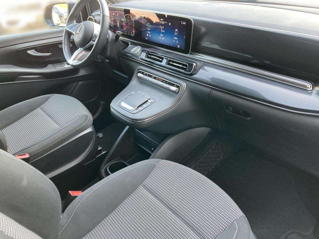 Mercedes-Benz V 220