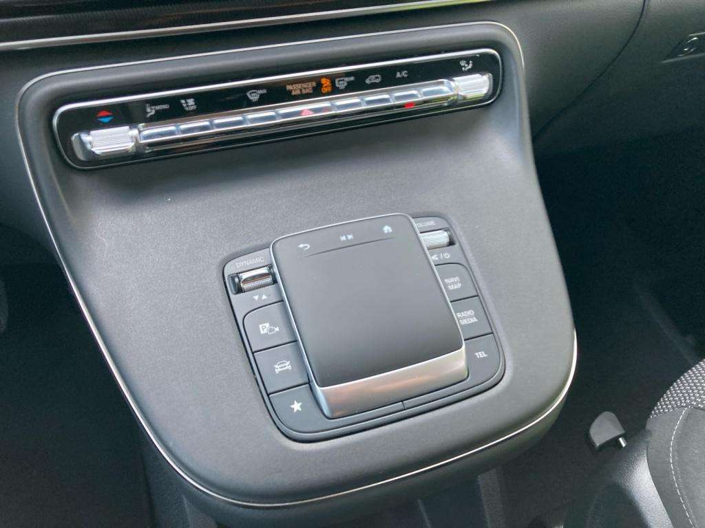 Mercedes-Benz V 220