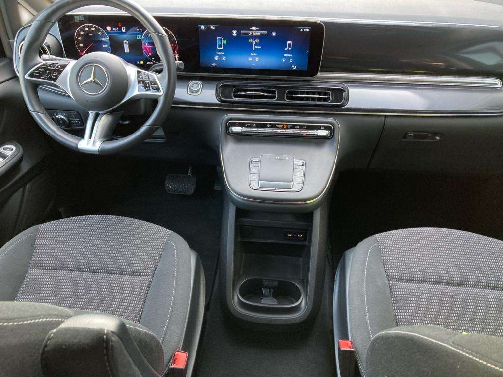 Mercedes-Benz V 220