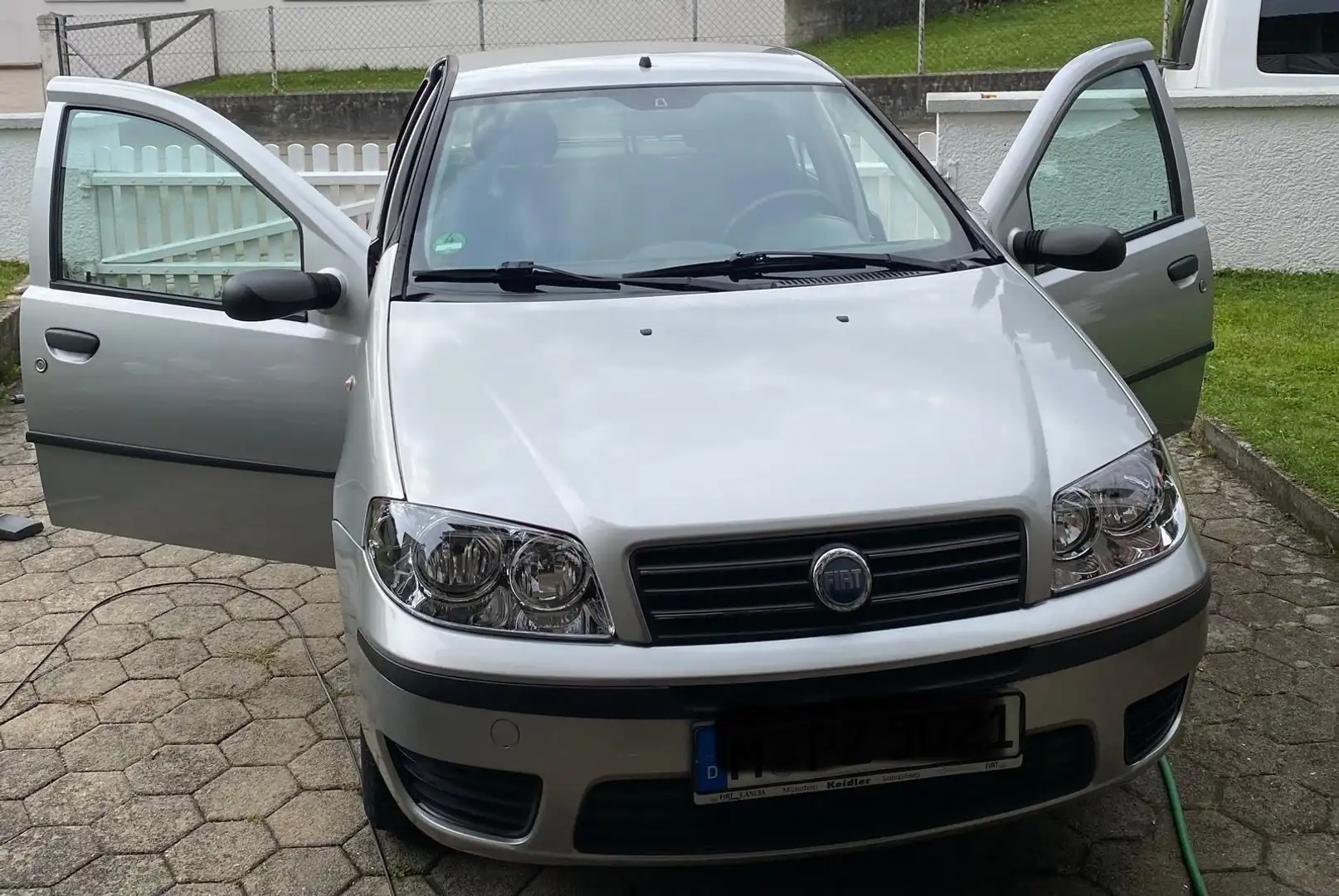 Fiat Punto 1.2 8V Active Clima Gris - 2