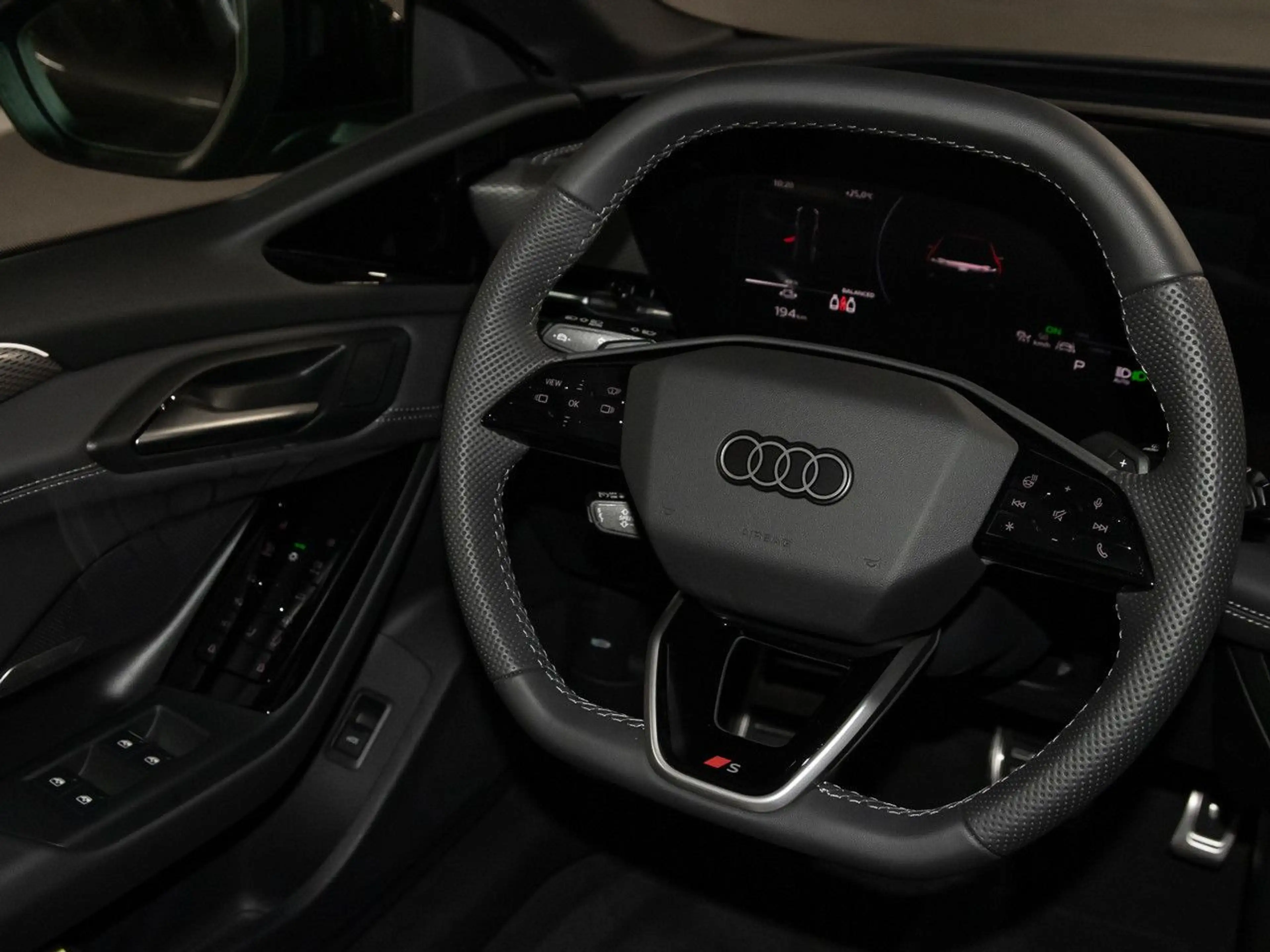 Audi A6 e-tron quattro 315 kW S line — photo 14