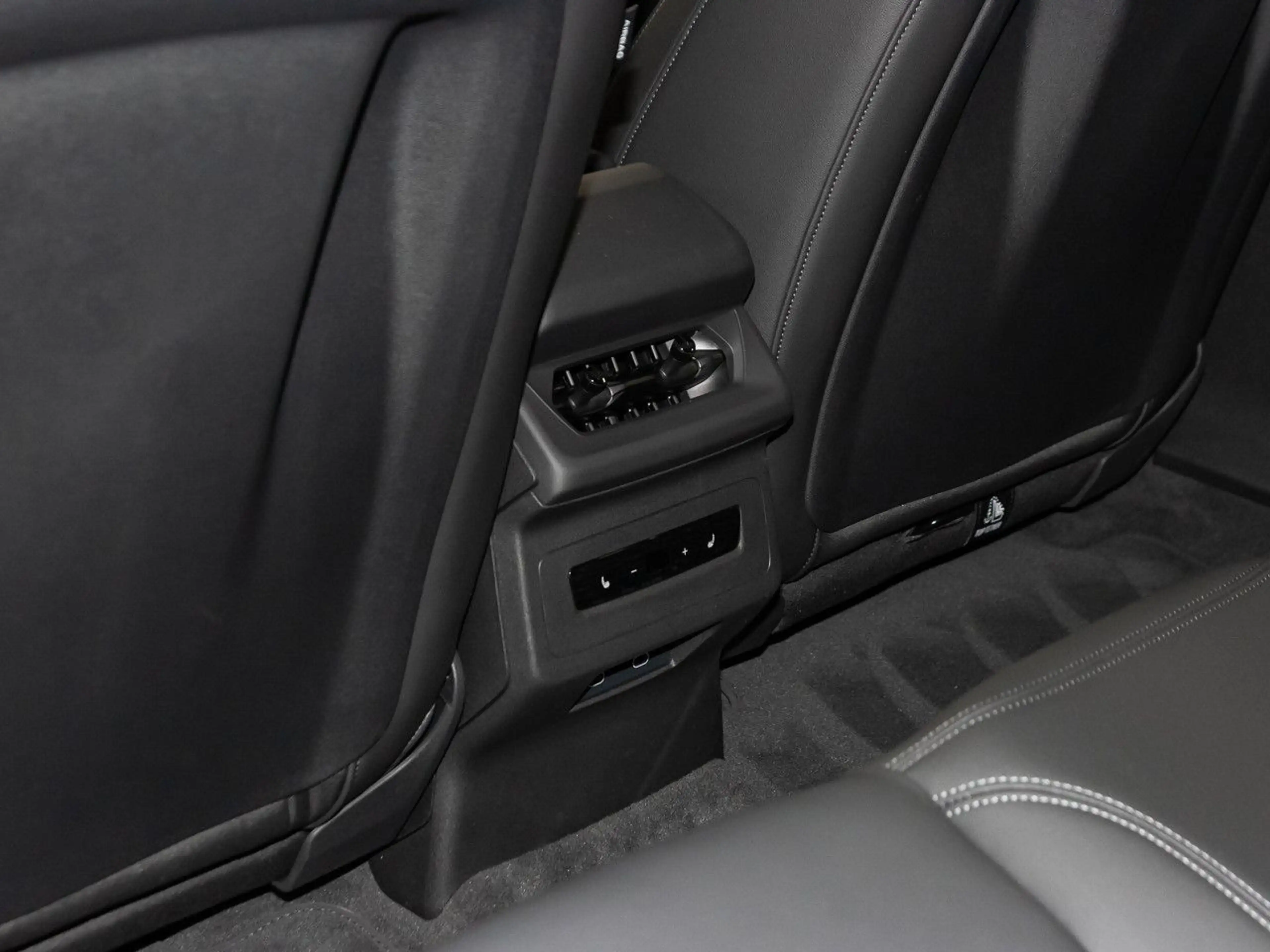 Audi A6 e-tron quattro 315 kW S line — photo 12