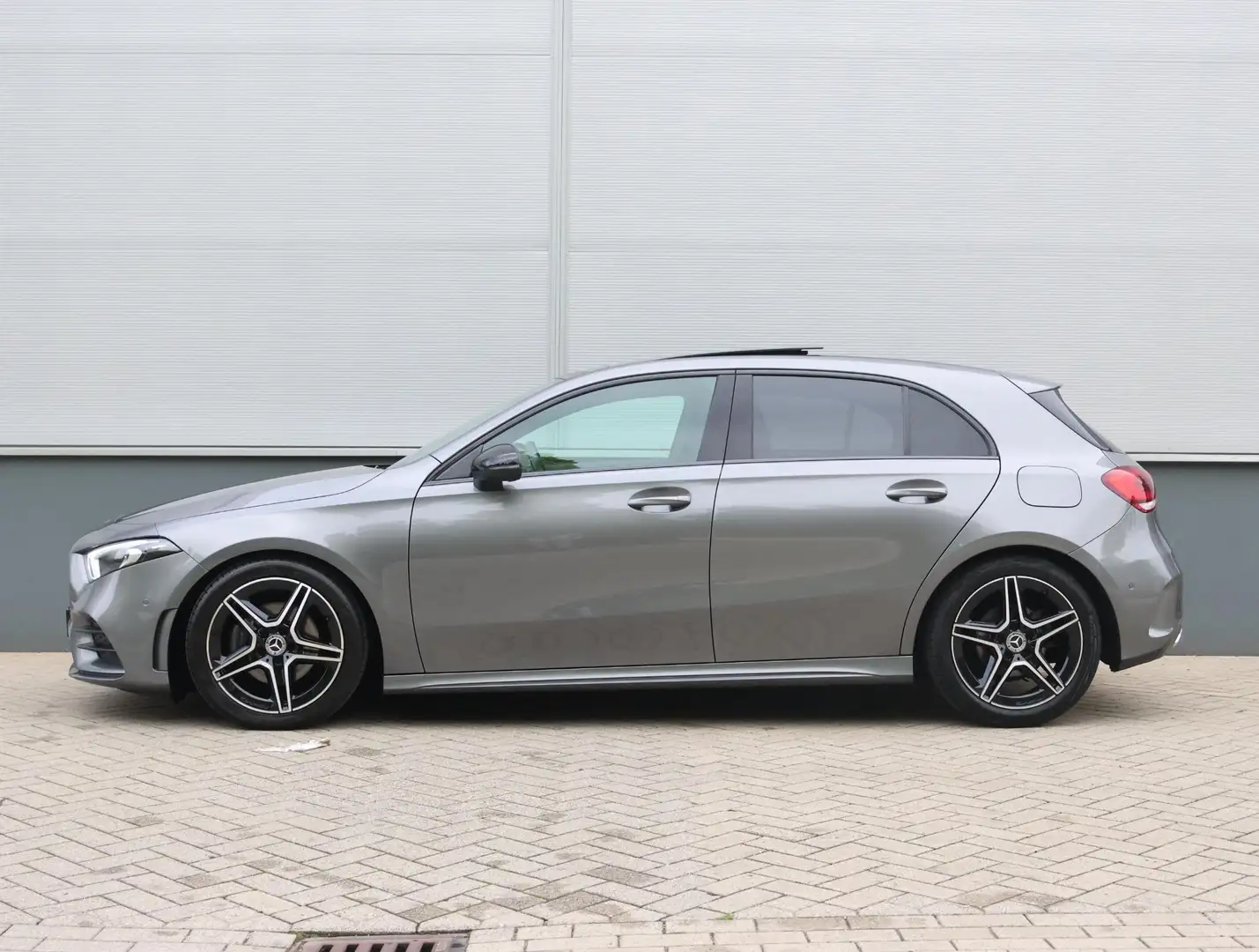 Mercedes-Benz A 160 Business Solution AMG Gris - 2