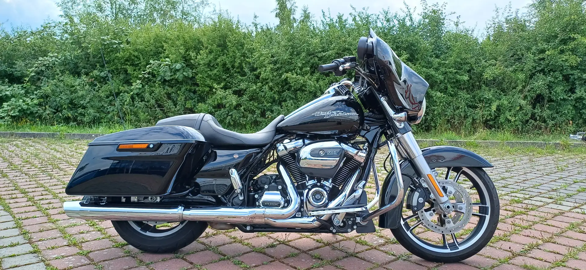 Harley-Davidson Street Glide Special 2017 FLHXS 107 Чорний - 1
