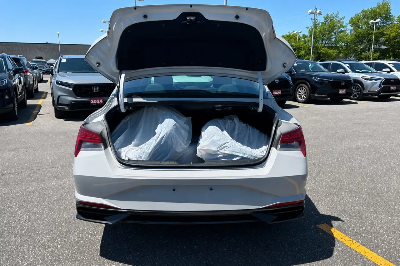 Hyundai ELANTRA photo Hyundai ELANTRA