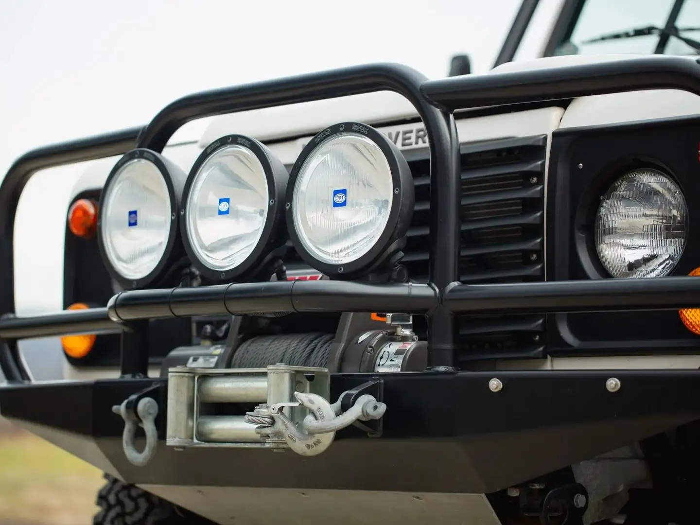 Land Rover Defender 90 Bílá - 2