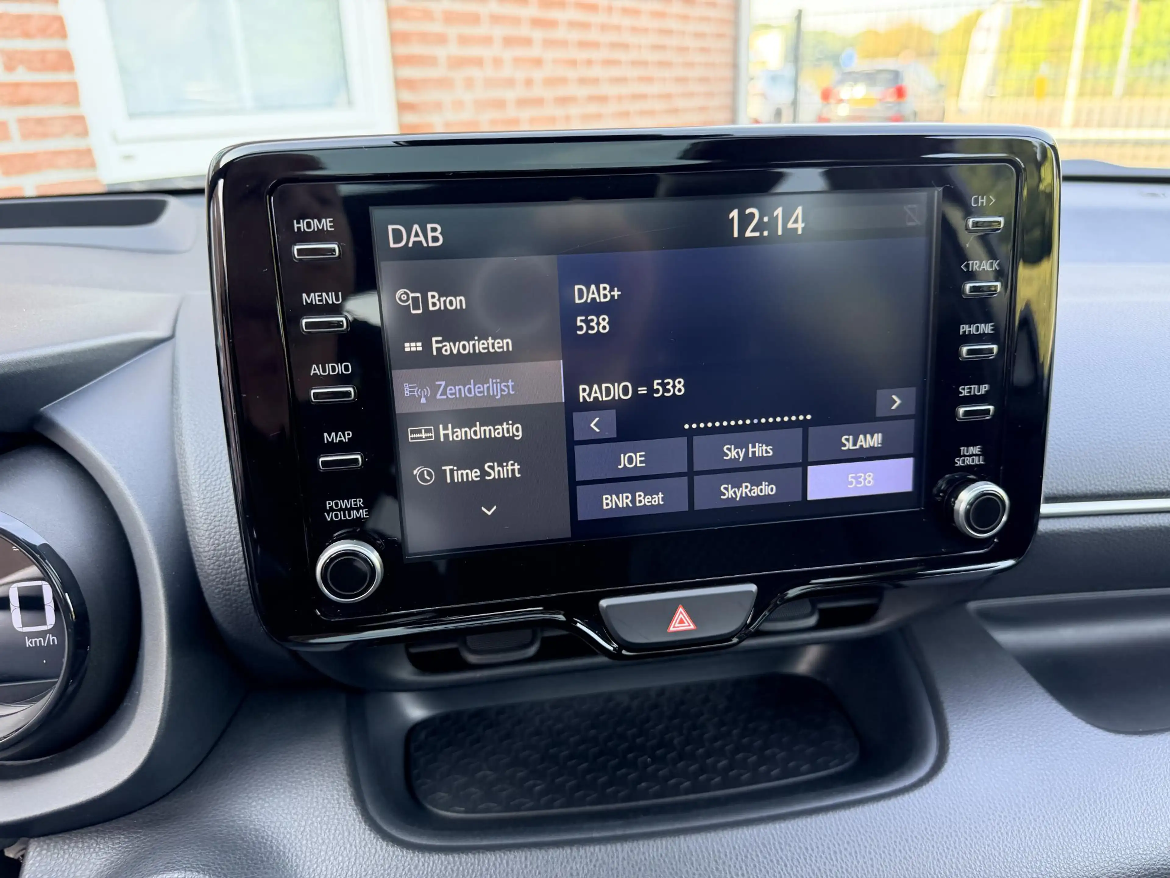 Toyota Yaris 1.5 Hybrid Executive Bi-Tone *Panoramadak*Head-up* — photo 13