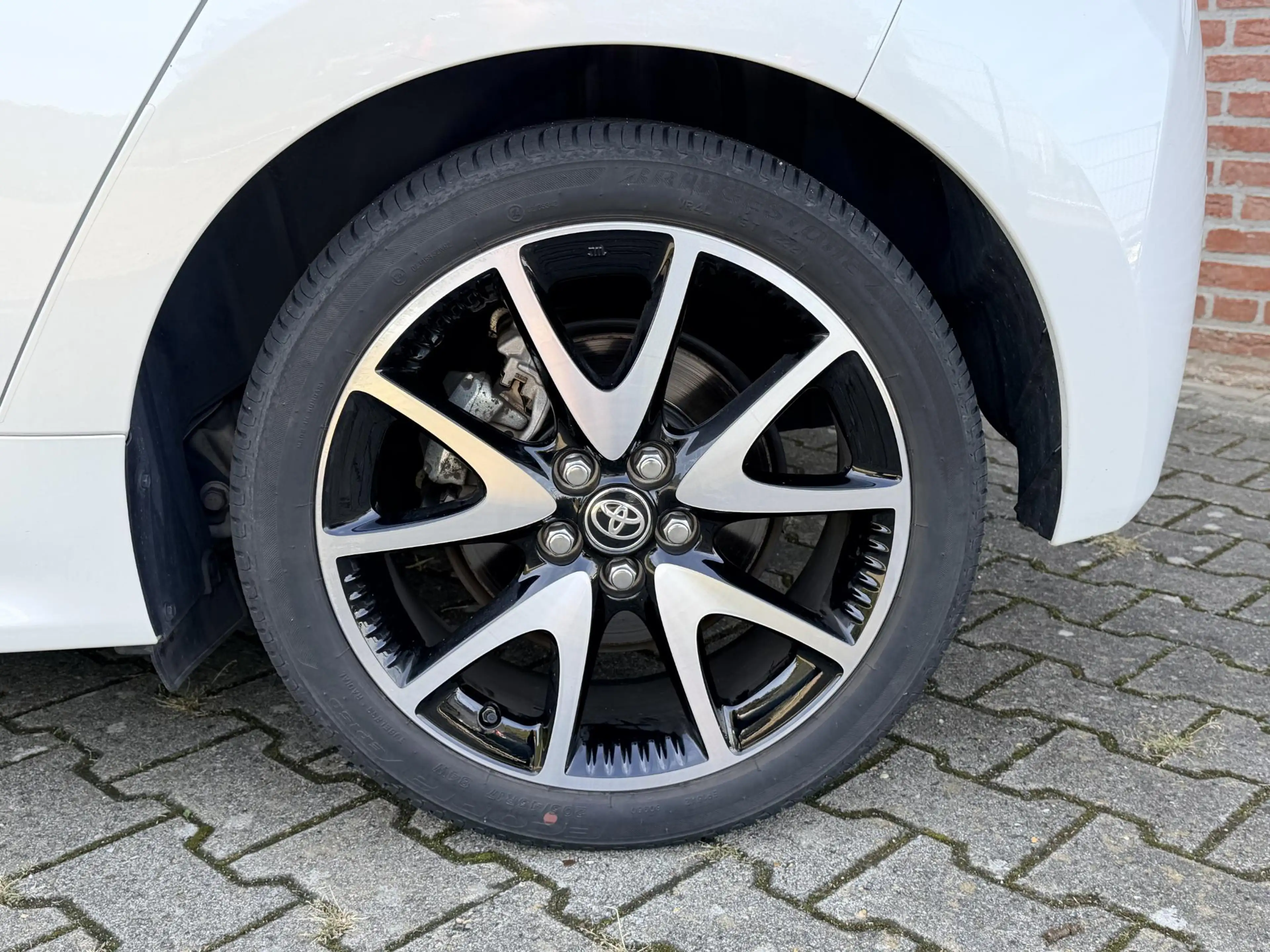 Toyota Yaris 1.5 Hybrid Executive Bi-Tone *Panoramadak*Head-up* — photo 19