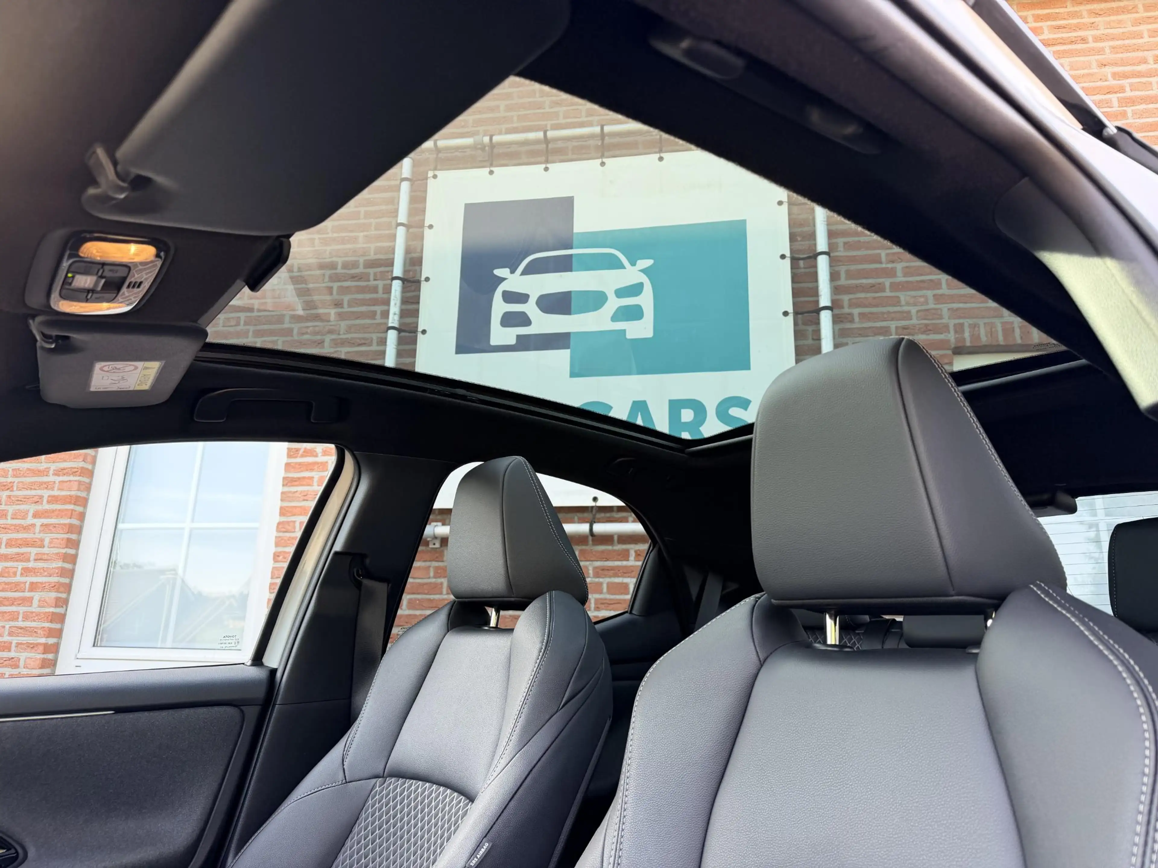 Toyota Yaris 1.5 Hybrid Executive Bi-Tone *Panoramadak*Head-up* — photo 10