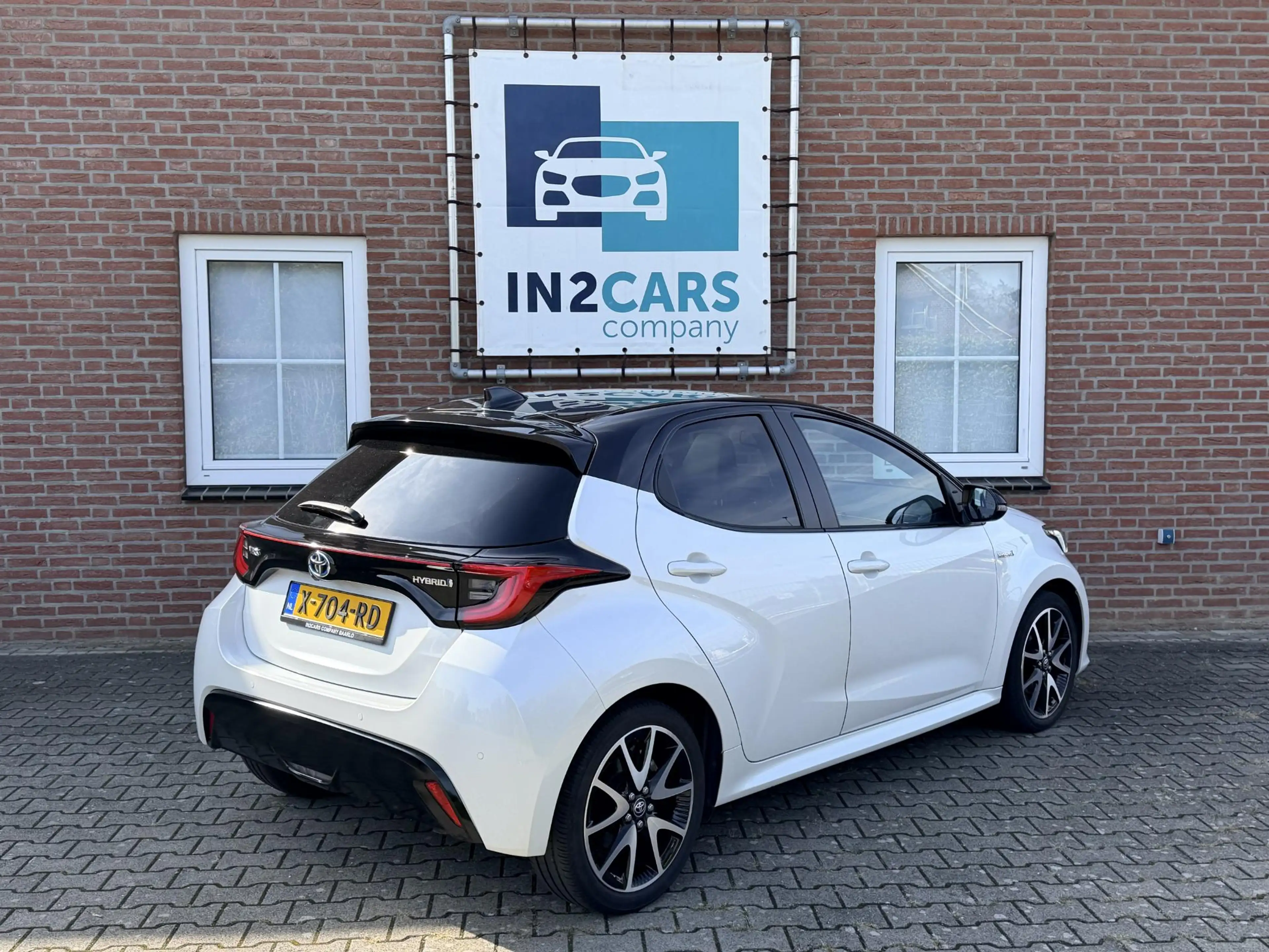 Toyota Yaris 1.5 Hybrid Executive Bi-Tone *Panoramadak*Head-up* — photo 3