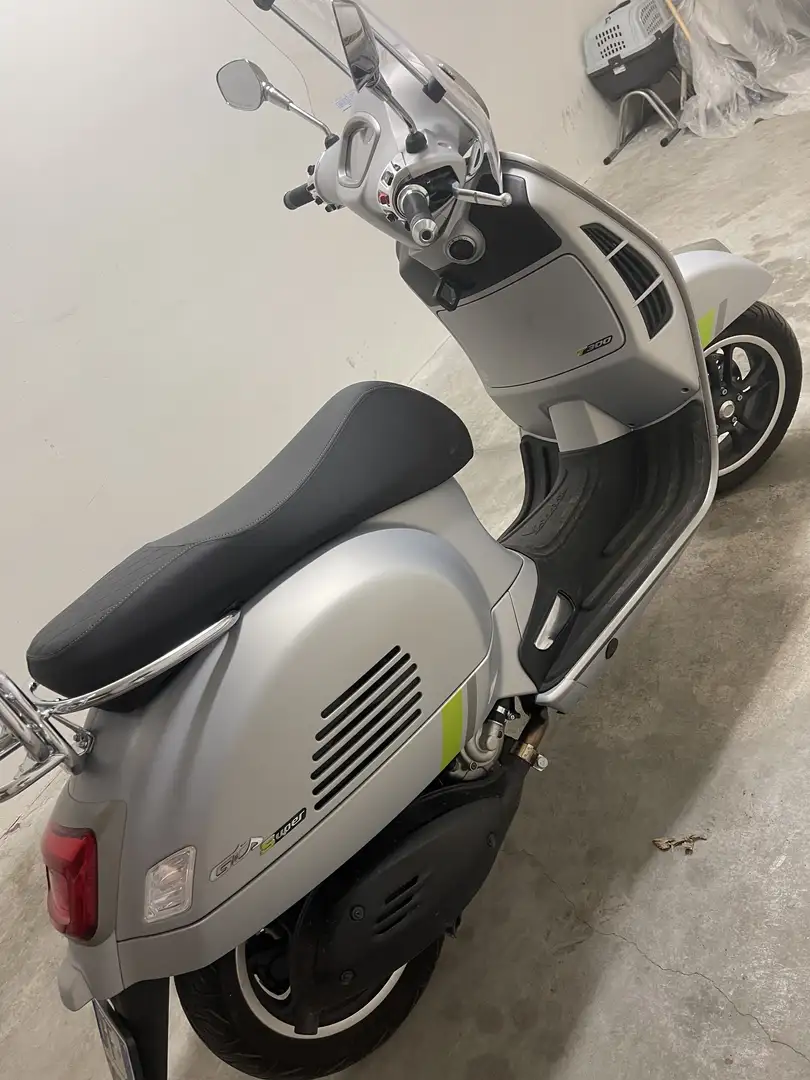 Vespa GTS Super 300 super tech Plateado - 2