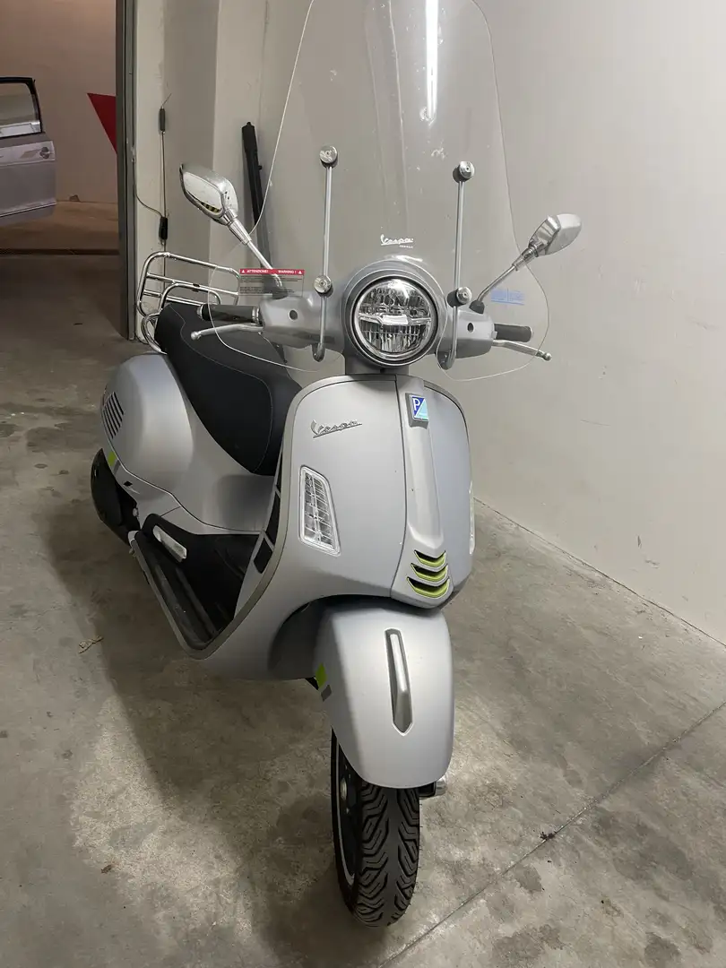 Vespa GTS Super 300 super tech Plateado - 1