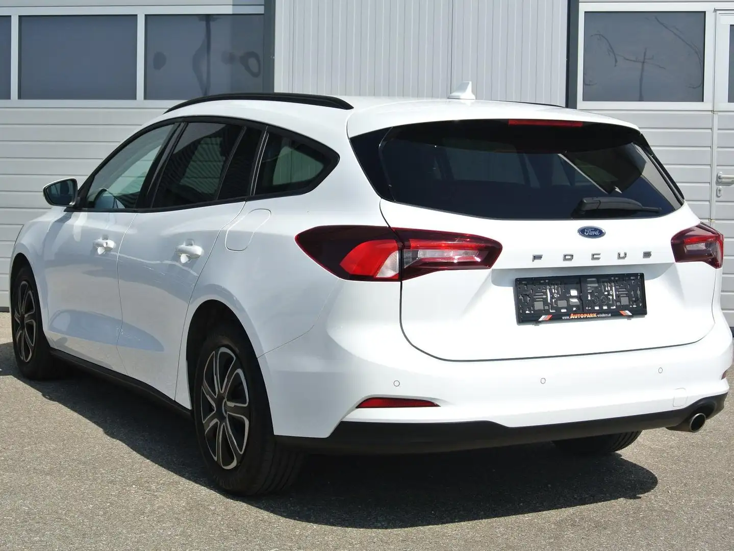 Ford Focus Kombi 1.5 EcoBlue COOL & CONNECT Weiß - 2