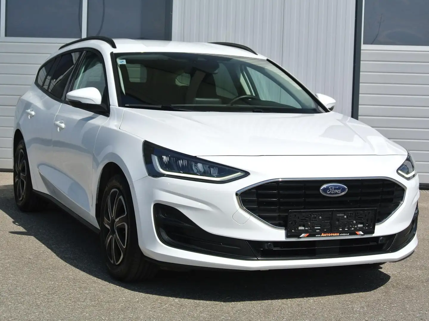 Ford Focus Kombi 1.5 EcoBlue COOL & CONNECT Weiß - 1