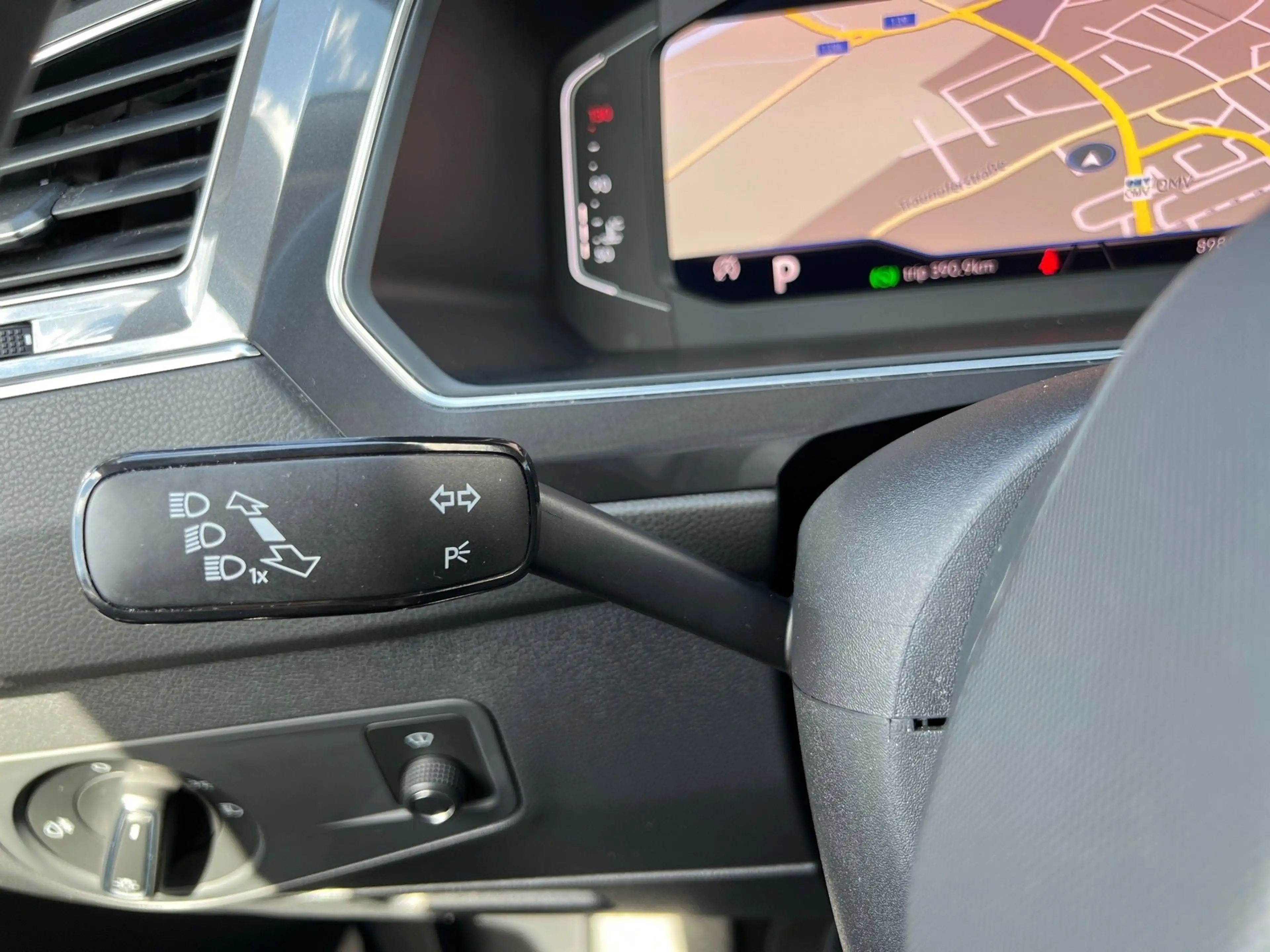 Volkswagen Tiguan Allspace 2,0 TDI SCR DSG 7 Sitze — photo 44