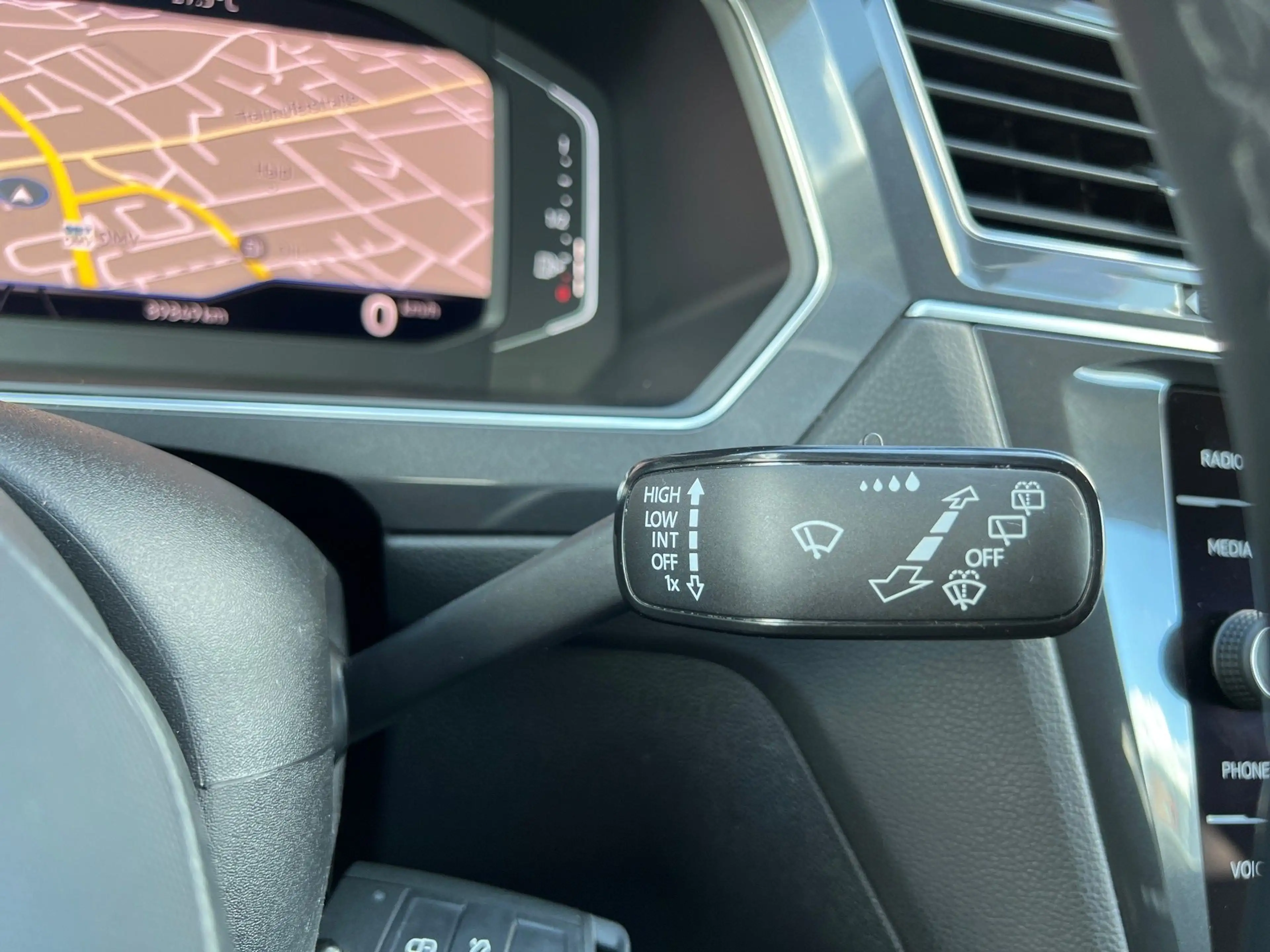Volkswagen Tiguan Allspace 2,0 TDI SCR DSG 7 Sitze — photo 43