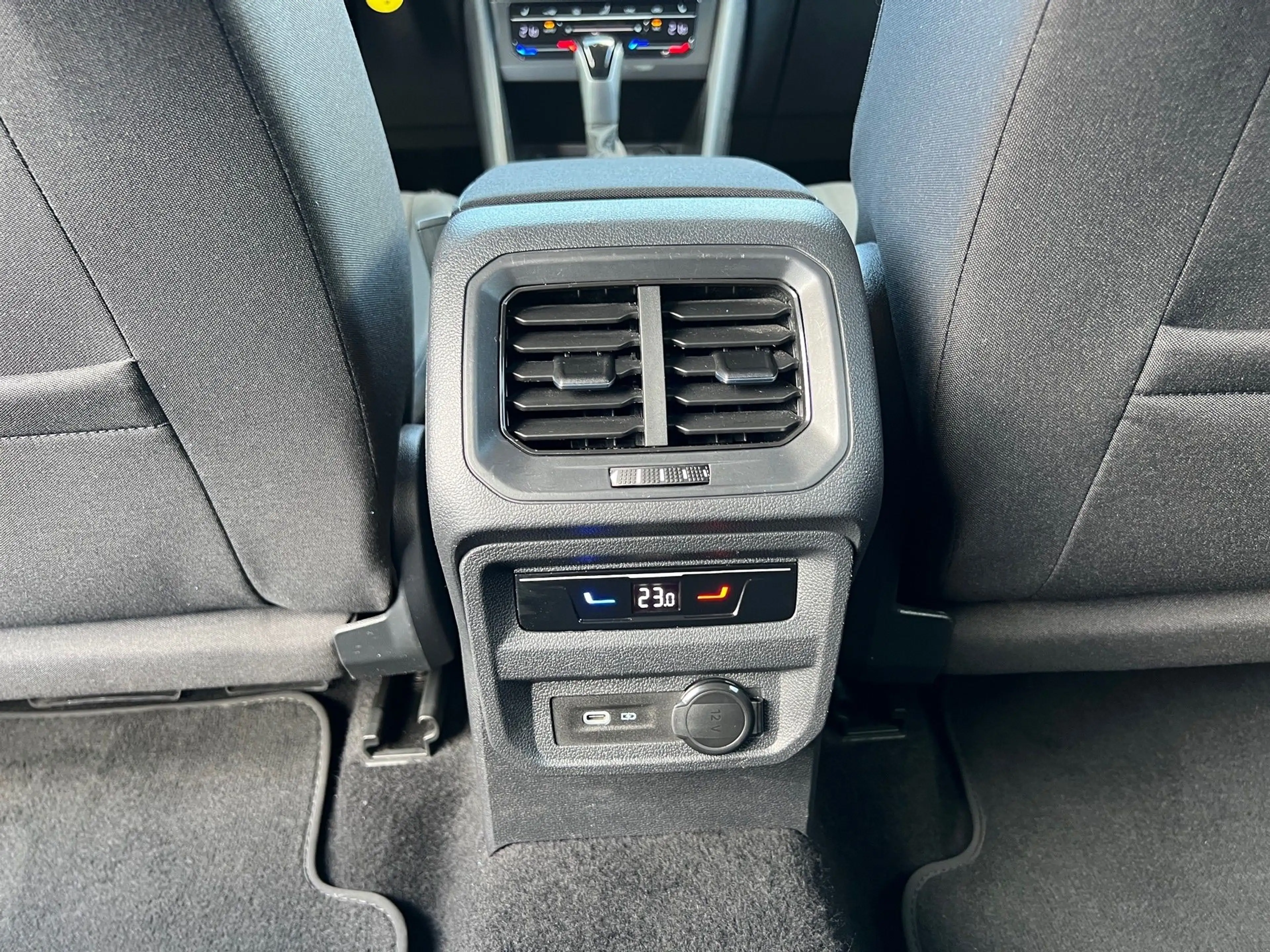 Volkswagen Tiguan Allspace 2,0 TDI SCR DSG 7 Sitze — photo 32