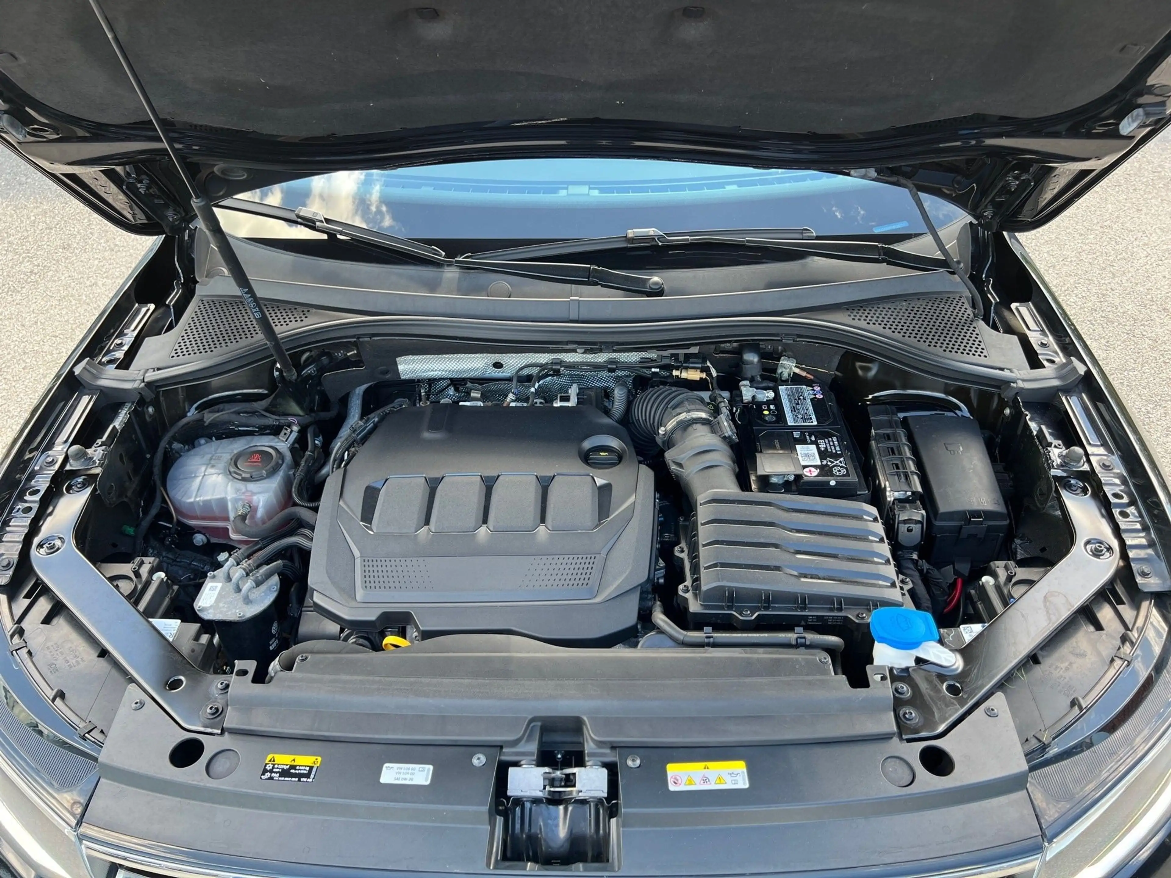Volkswagen Tiguan Allspace 2,0 TDI SCR DSG 7 Sitze — photo 36