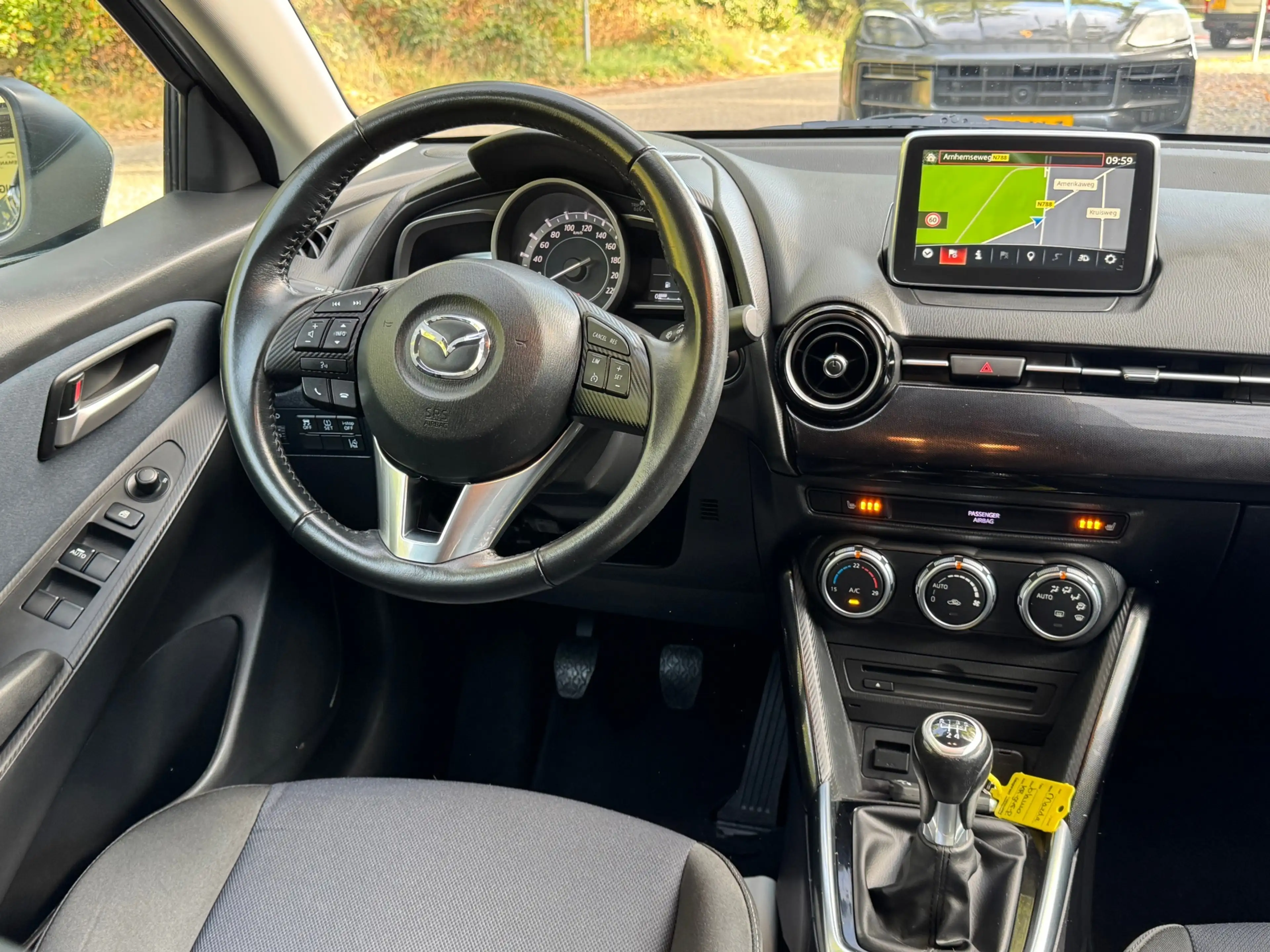 Mazda 2 1.5 Skyactiv-G GT-M Line Navigatie Cruise Climate — photo 11