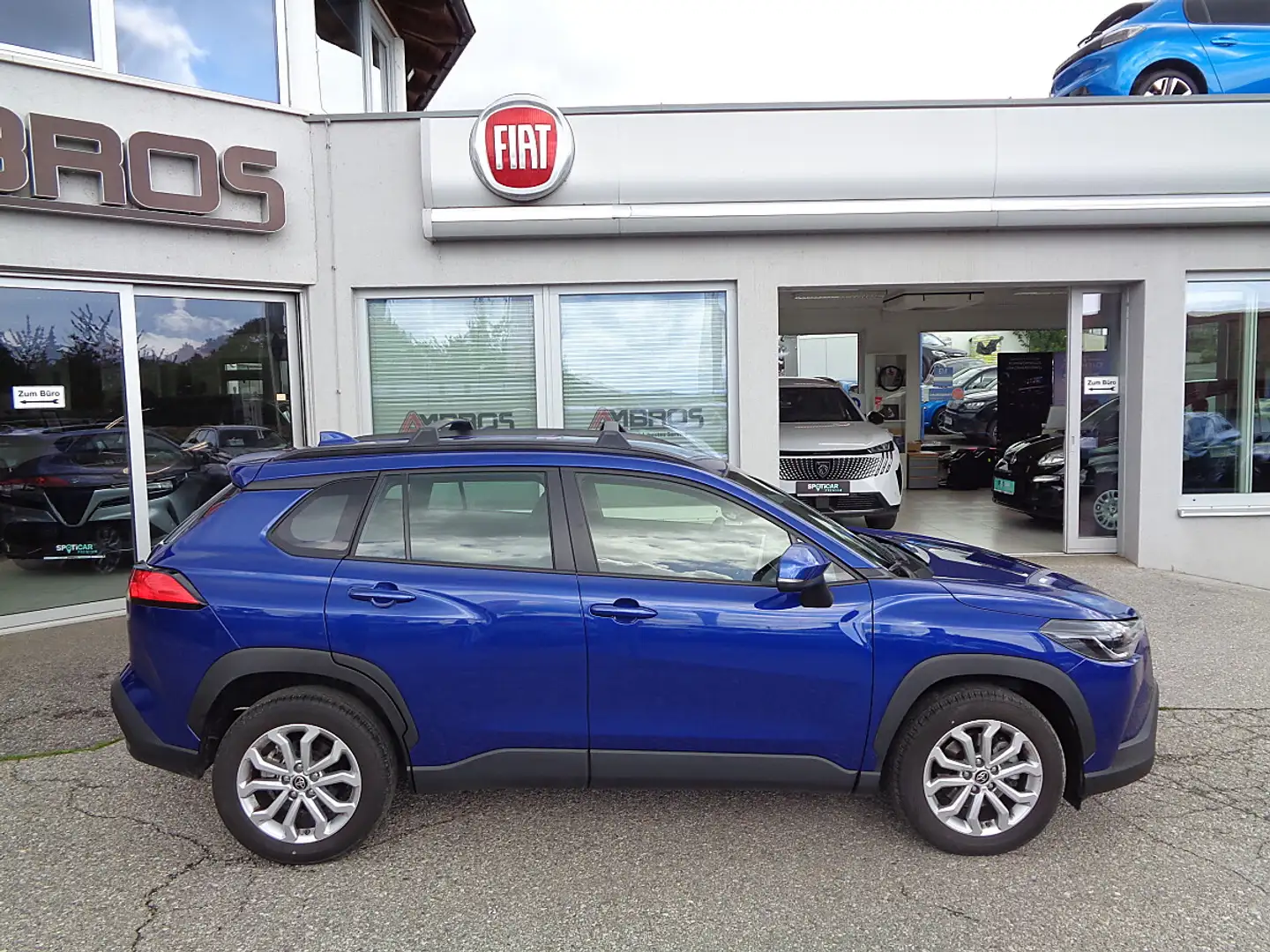 Toyota Corolla Cross 1,8 Hybrid Active 2WD - AHK- WSS BEHEIZBAR - LE... Blau - 2