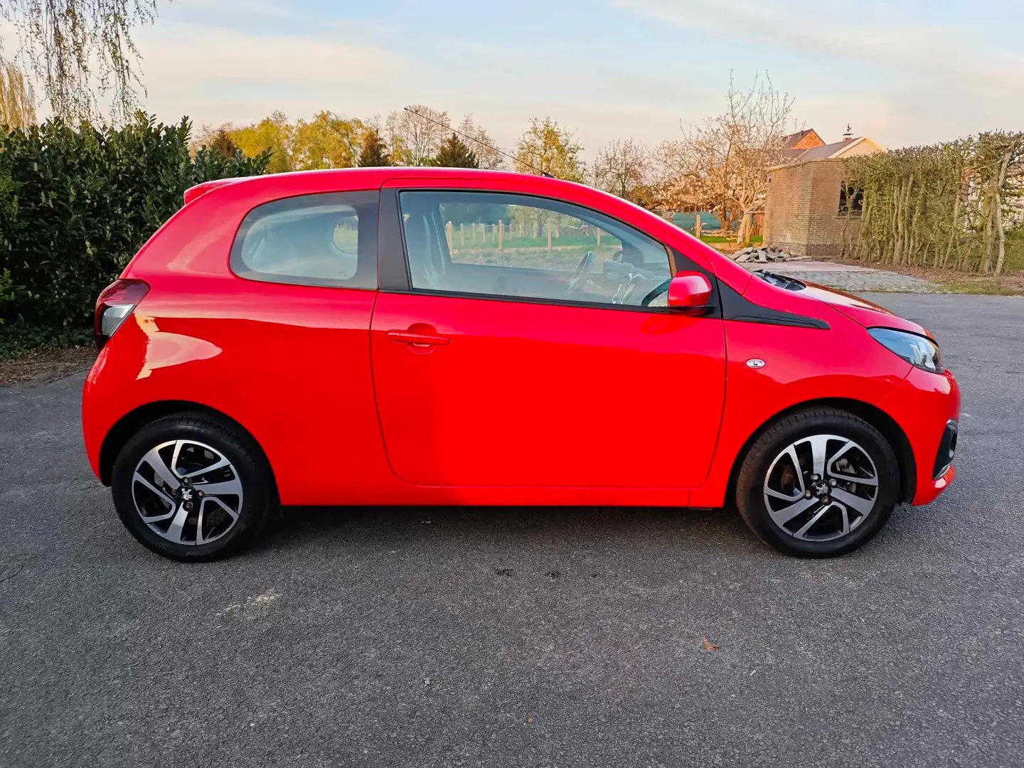 Peugeot 108 1.0 VTi Allure Full Option Rouge - 2
