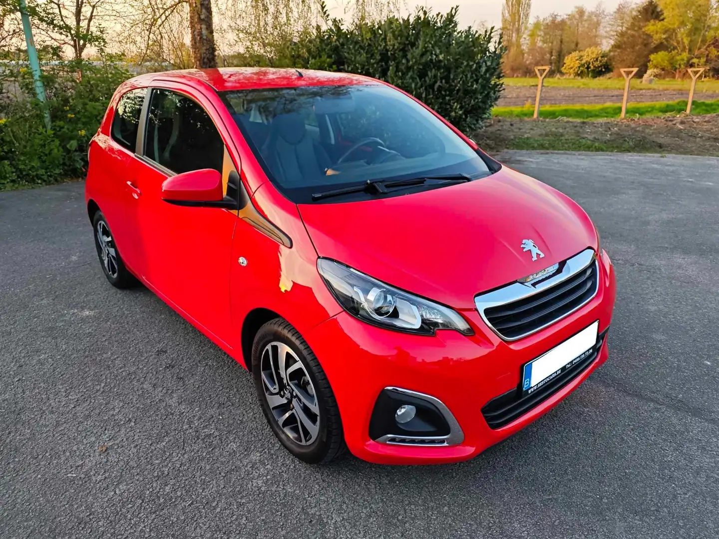 Peugeot 108 1.0 VTi Allure Full Option Rouge - 1