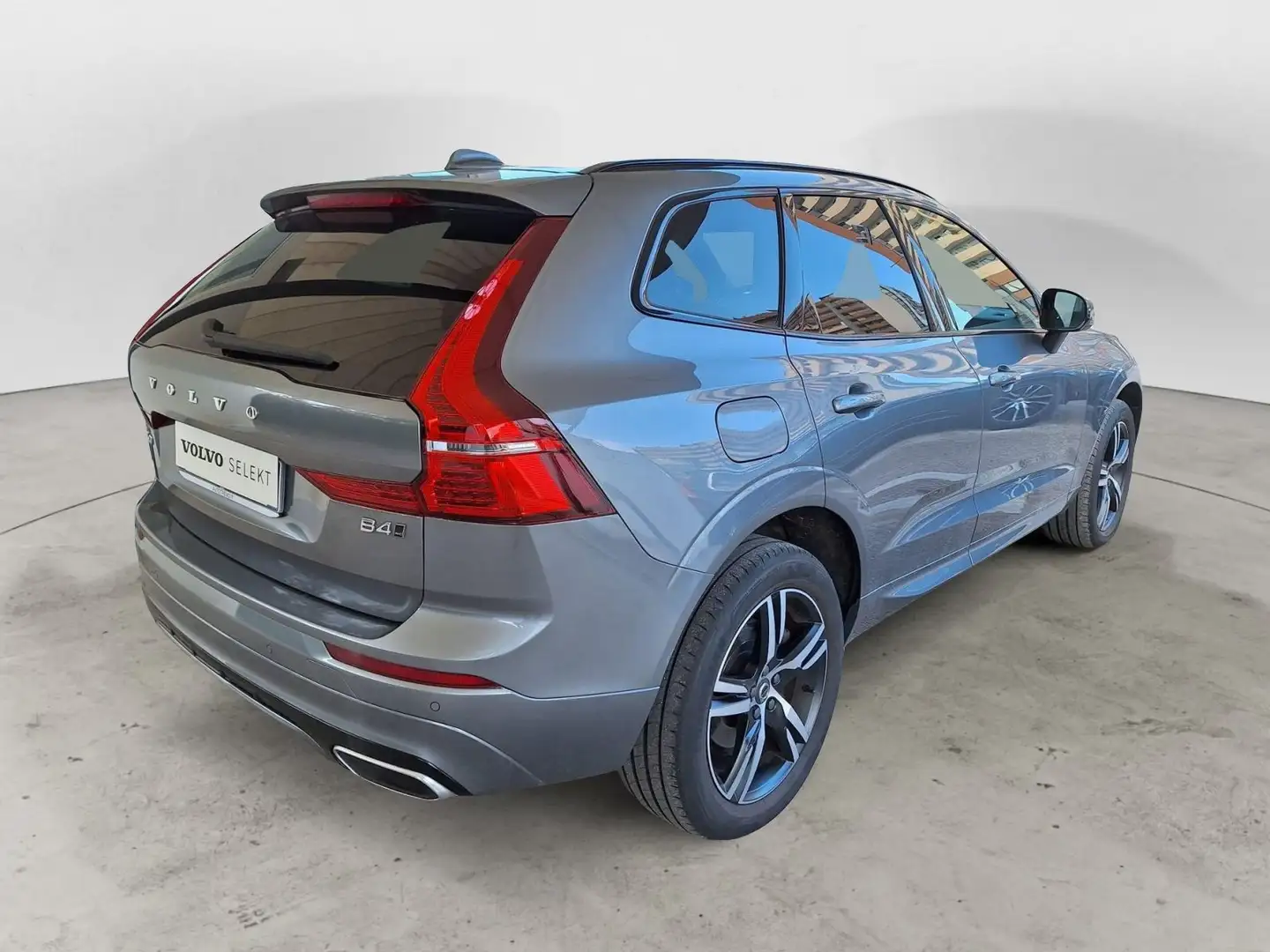 Volvo XC60 B4 197+14 CV AWD Automatica Mild Hybrid NAVI LED Grigio - 2