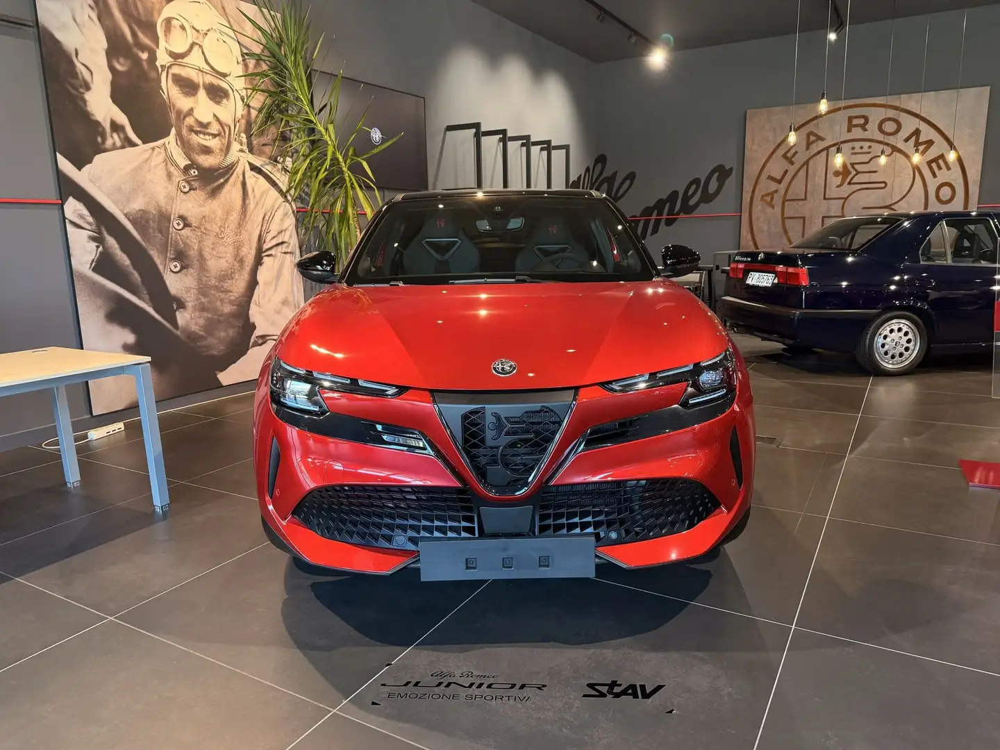 Alfa Romeo Junior Junior 156 CV BEV Speciale da Immatricolare (con Rouge - 2