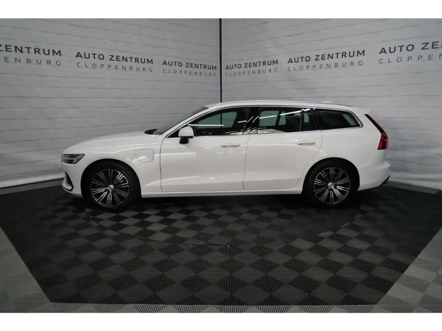 Volvo V60 Inscription Hybrid AWD T6 LED+Navi+Cam+AHK Weiß - 2