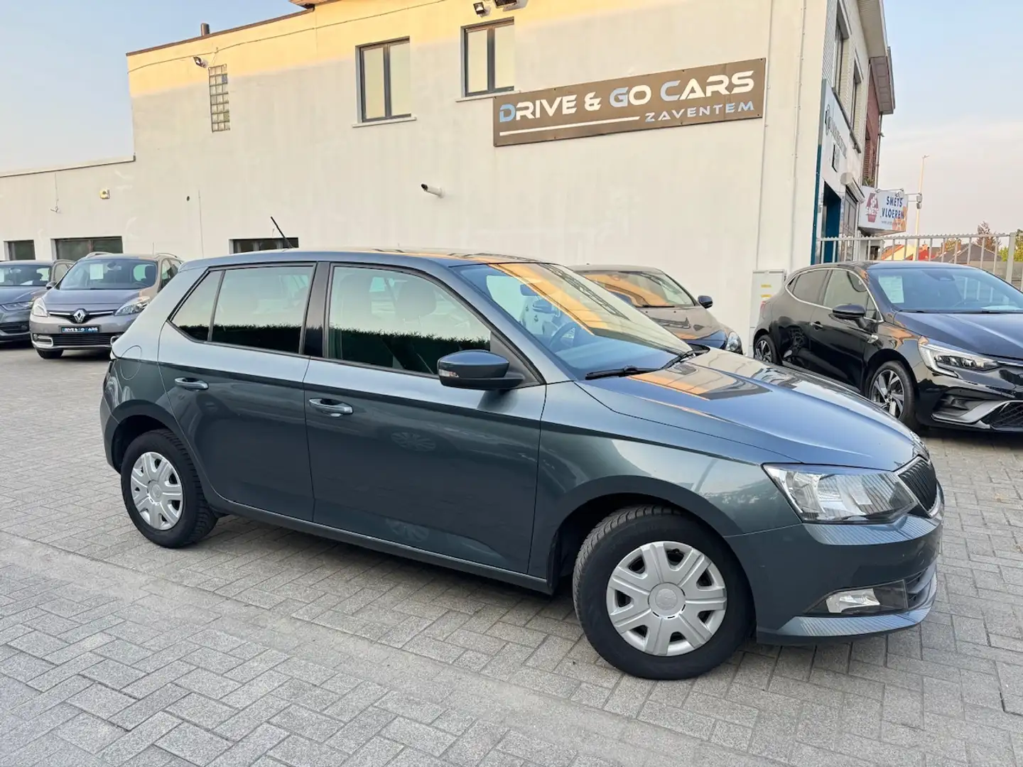 Skoda Fabia Fabia 1.0 MPI Ambition ** 1 JAAR GARANTIE ** !! Gris - 1
