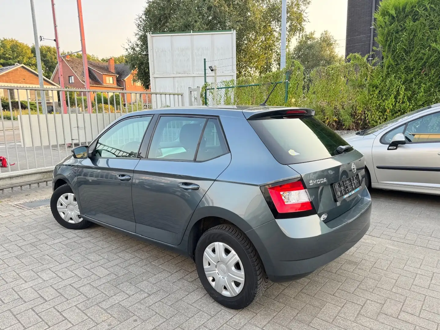 Skoda Fabia Fabia 1.0 MPI Ambition ** 1 JAAR GARANTIE ** !! Gris - 2