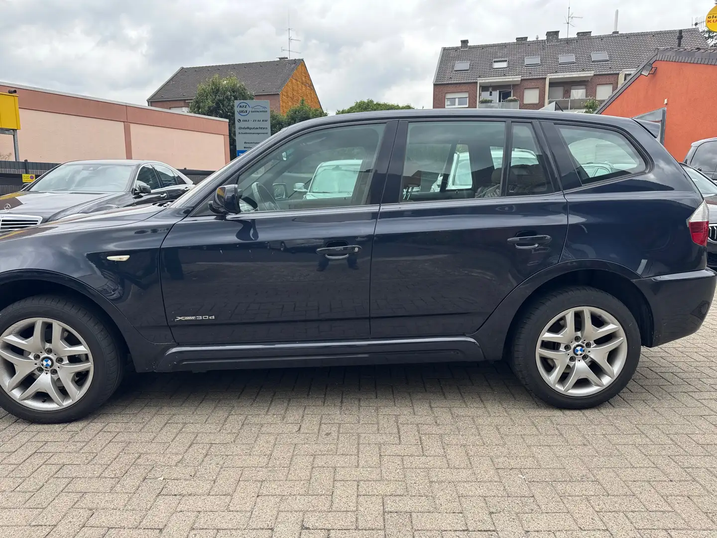 BMW X3 xDrive 30d M Sportpaket Automatik Navi Leder Xenon Blau - 2