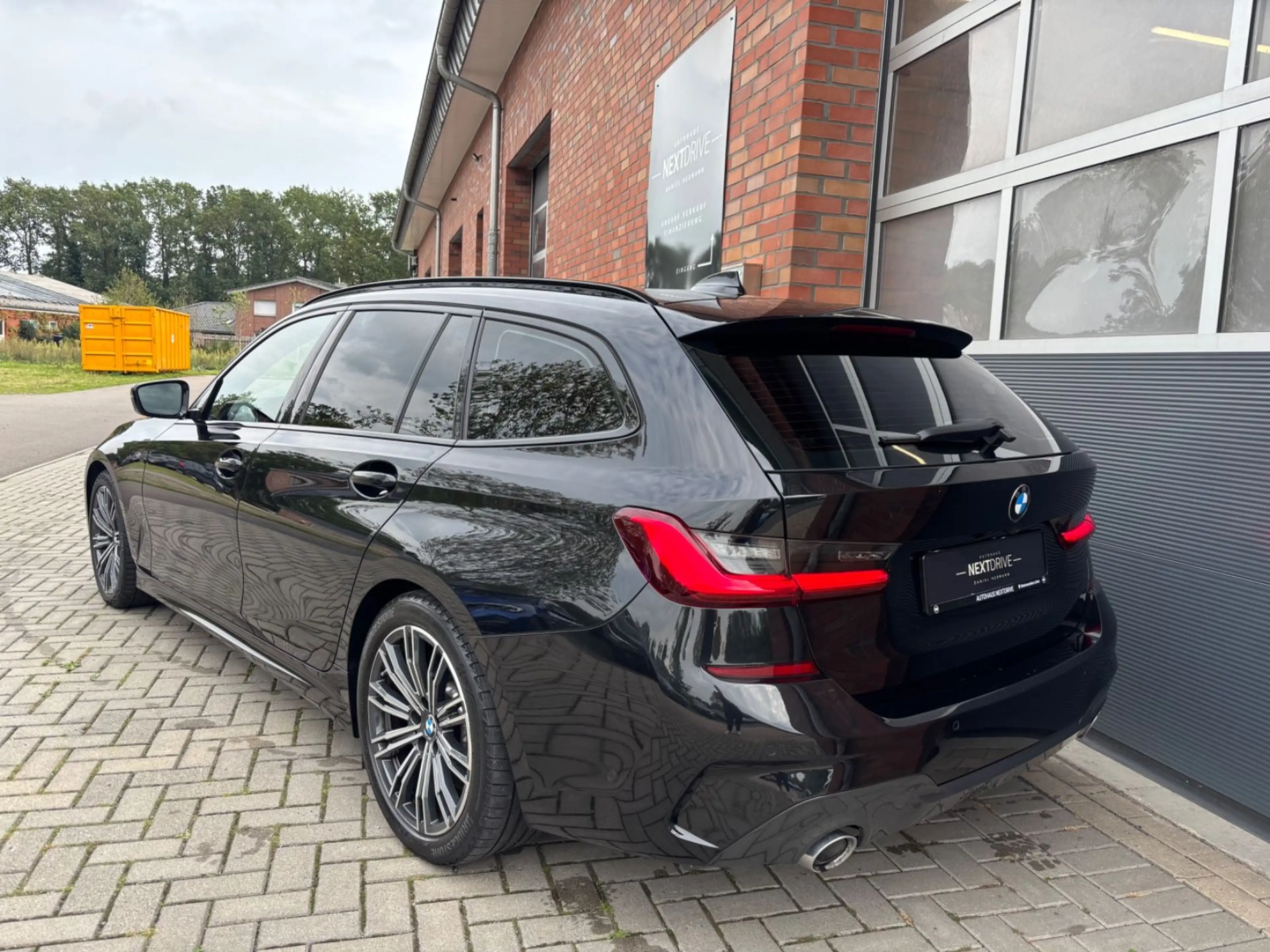 BMW 330 d Touring M Sport*Laser*Pano*360Grad*4xSHZ — photo 3