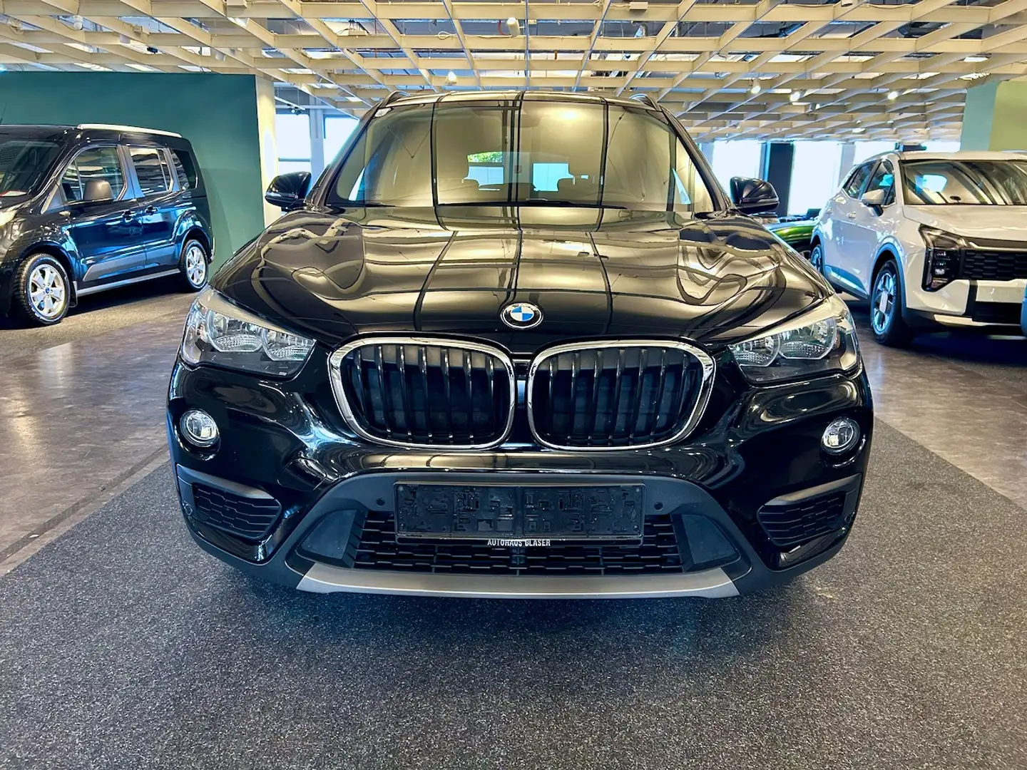 BMW X1 X1 16d Advantage Aut. Schwarz - 2
