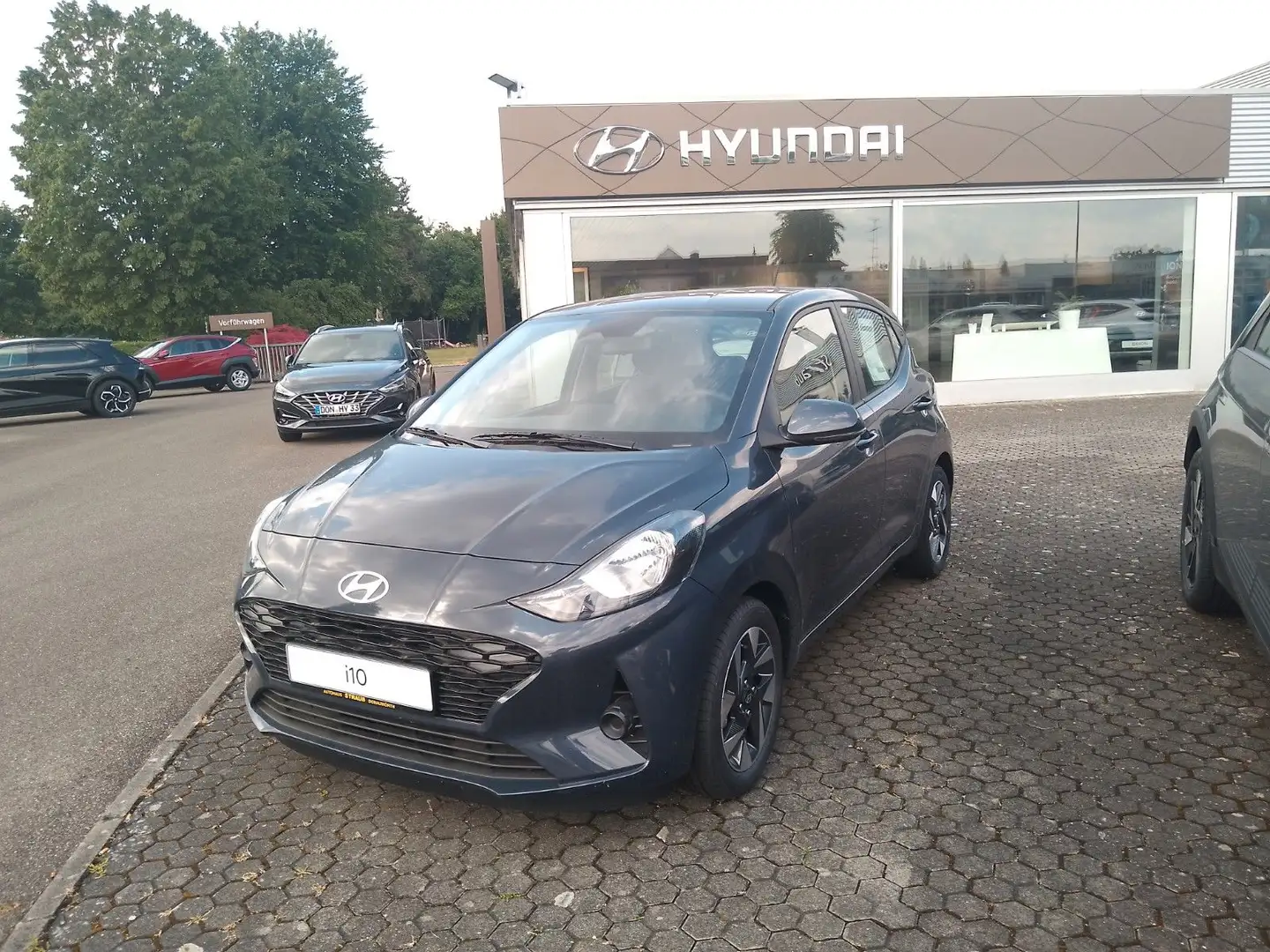 Hyundai i10 Trend Komfortpaket AMT Automatik dopp. Boden Grau - 1