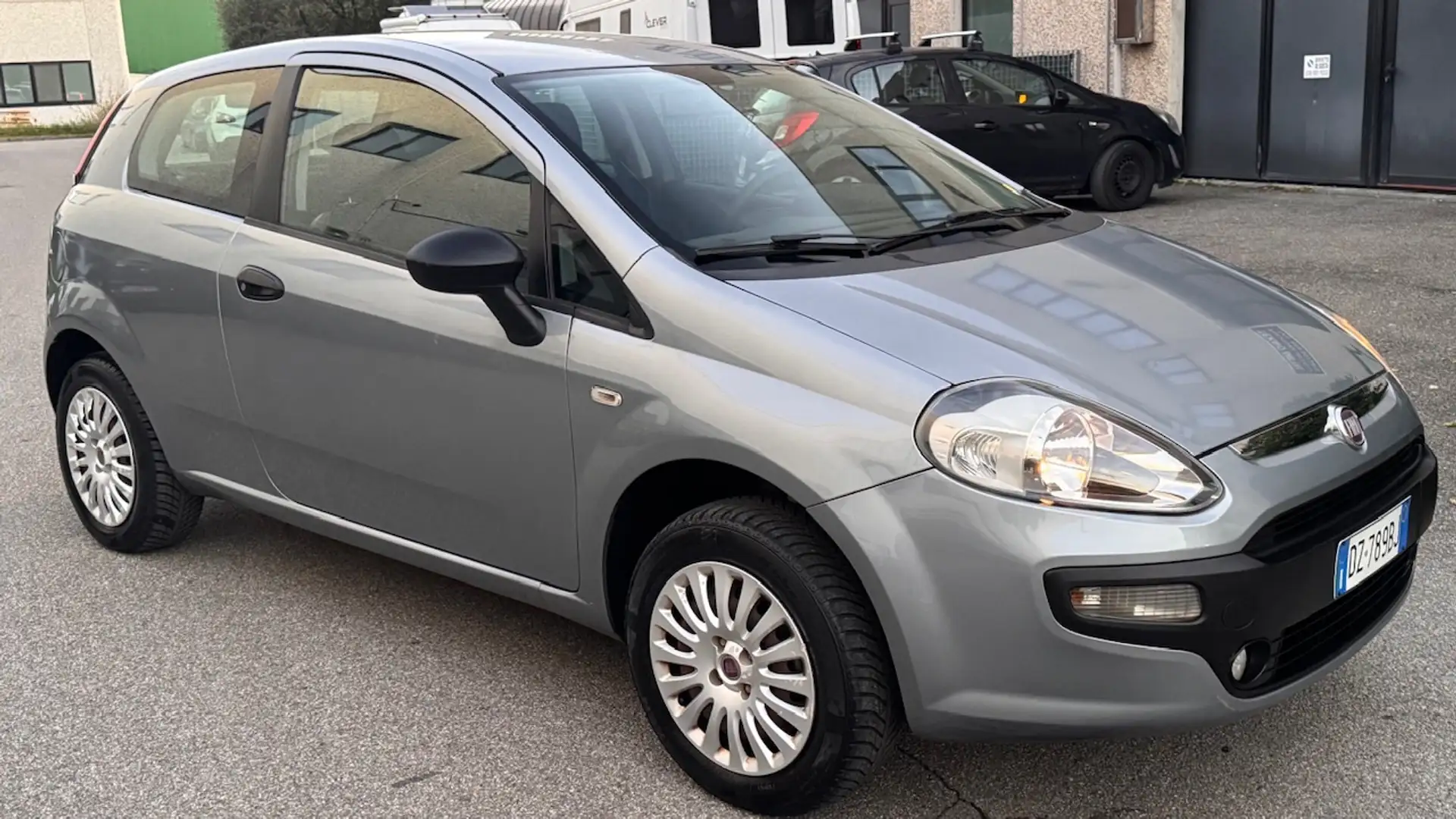 Fiat Punto Evo Punto Evo 3p 1.4 natural power Active 70cv Gris - 2