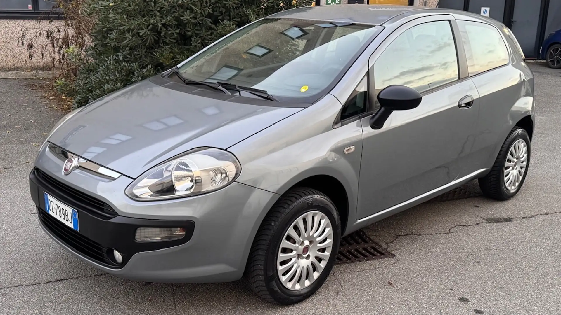 Fiat Punto Evo Punto Evo 3p 1.4 natural power Active 70cv Gris - 1