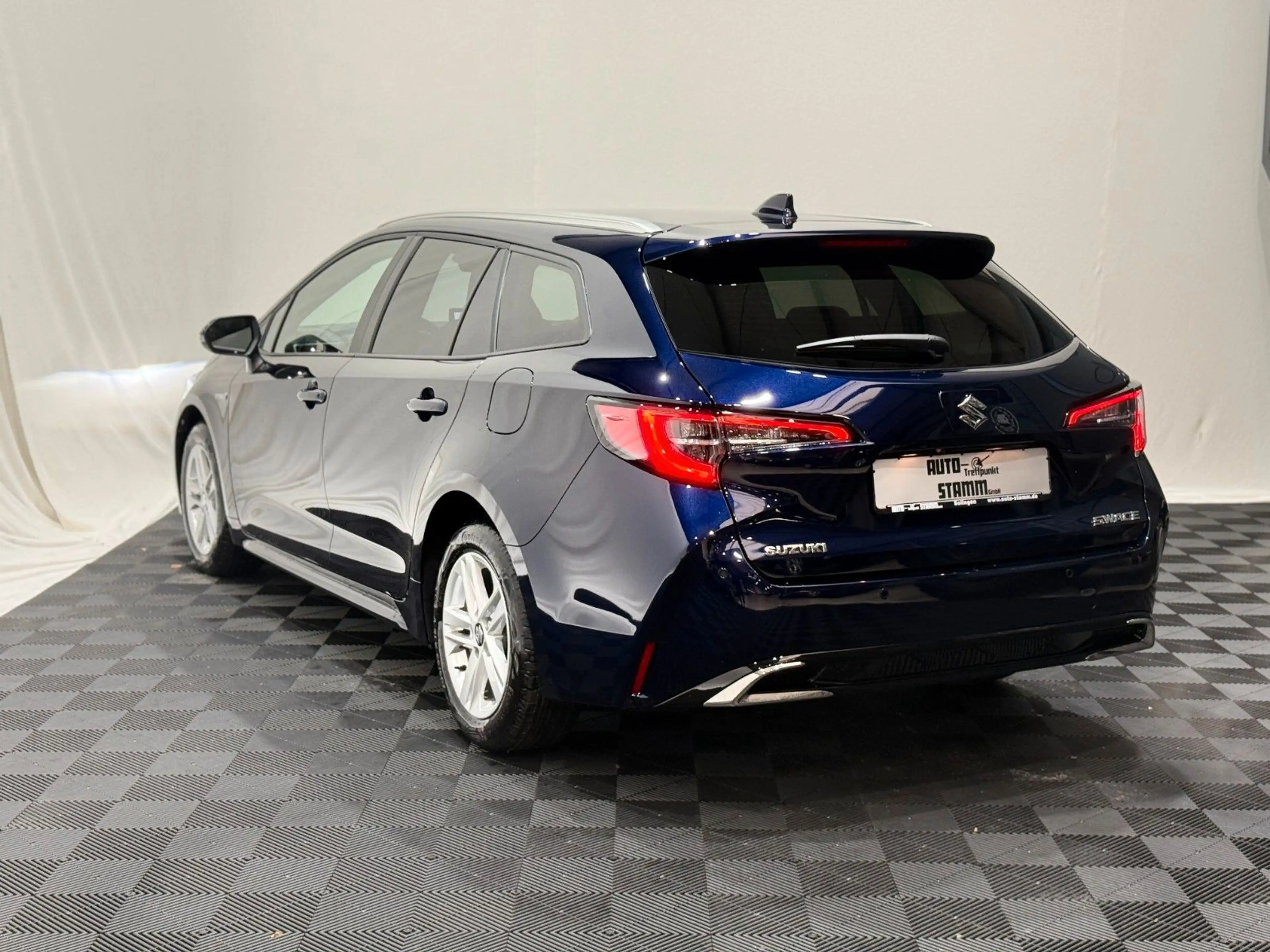 Suzuki Swace 1.8 HYBRID CVT Com+ — photo 6