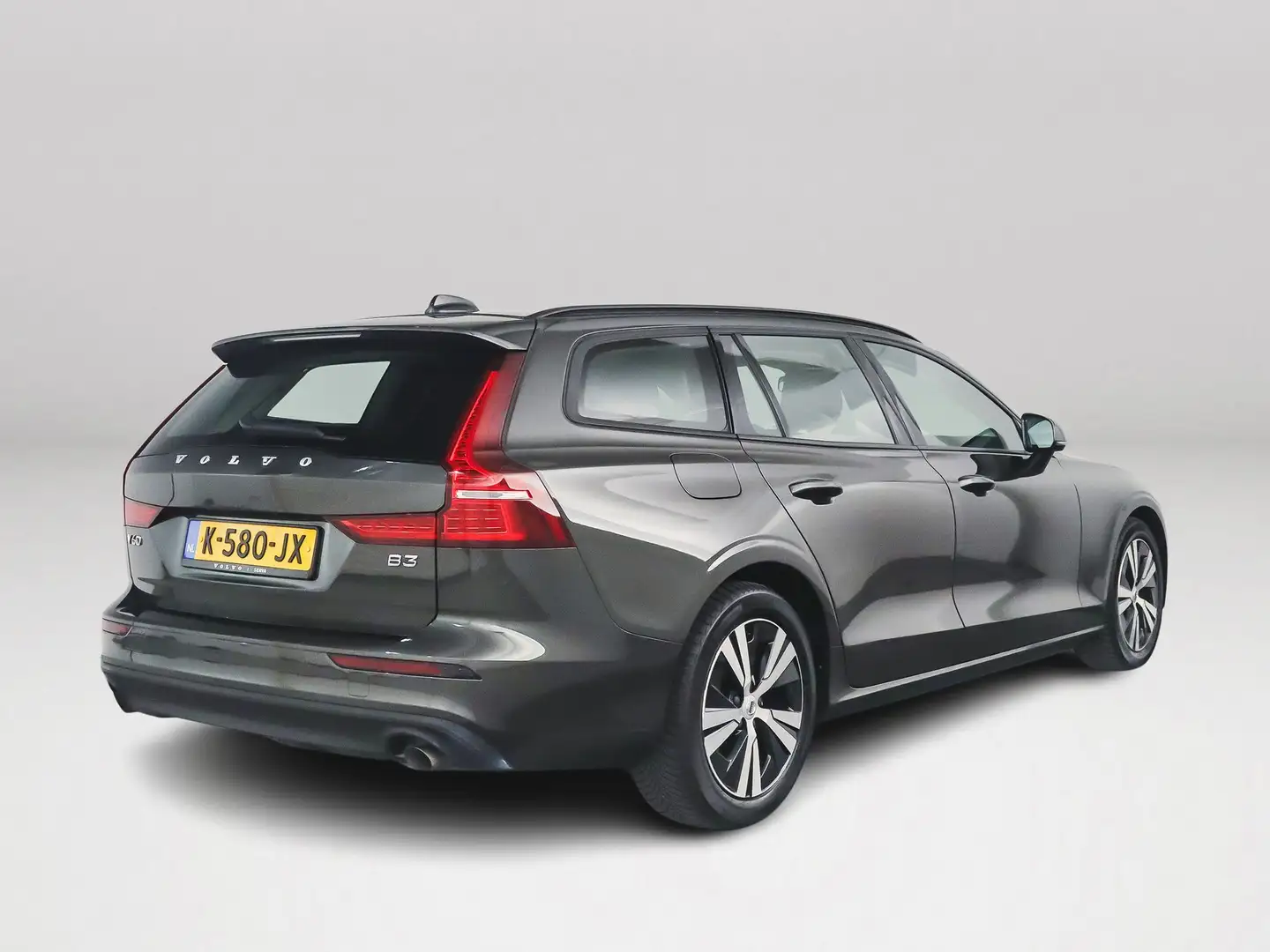 Volvo V60 B3 Aut. Momentum Advantage | Parkeercamera Gris - 2