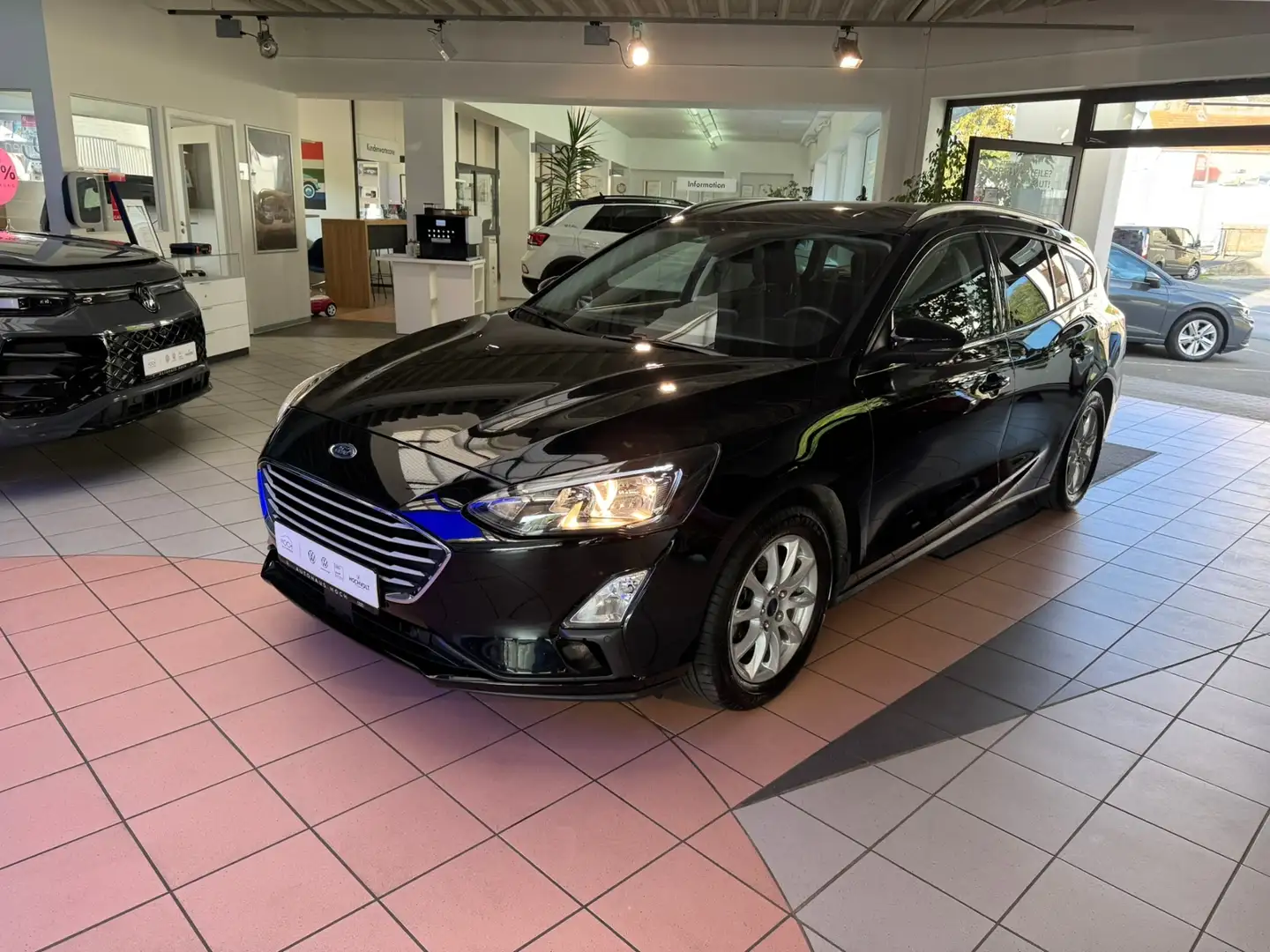 Ford Focus 1.0 EcoBoost Cool&Connect+Tempomat Lane Assist Noir - 2